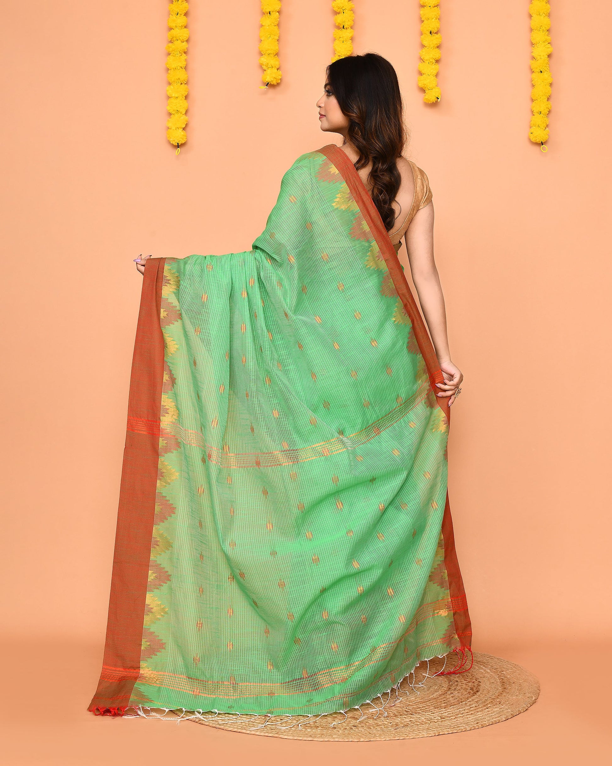 Piyari Fashion Women's Green Cotton Blend Handloom Saree With Red Temple Border