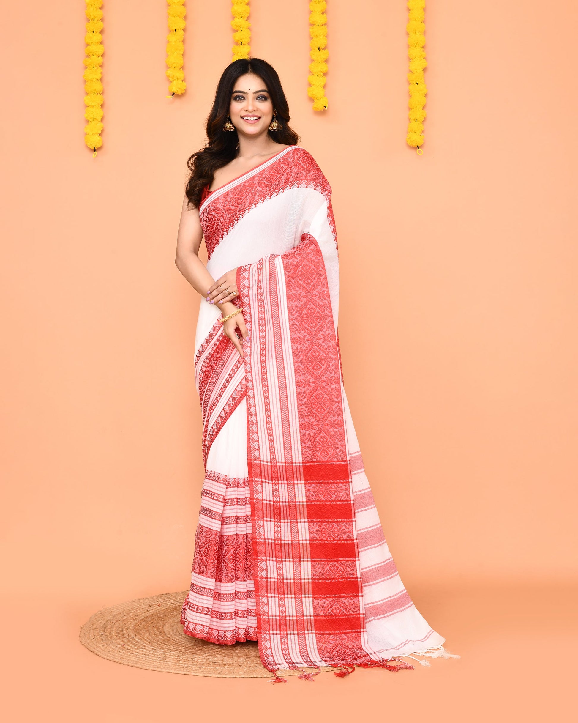 Piyari Fashion Women's White Cotton Handloom Saree