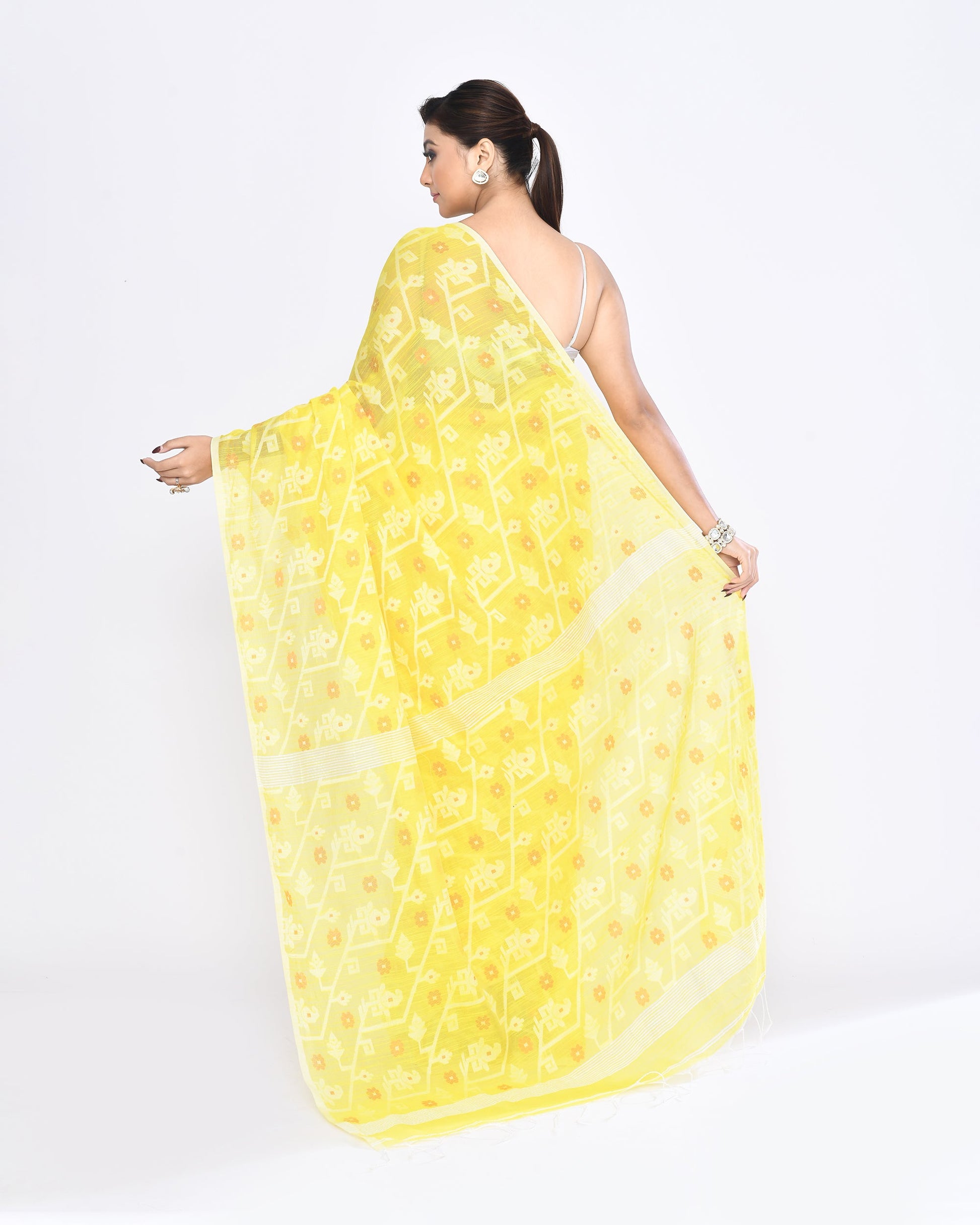 Piyari Fashion Women's Yellow Embellished Cotton Blend Jamdani Saree