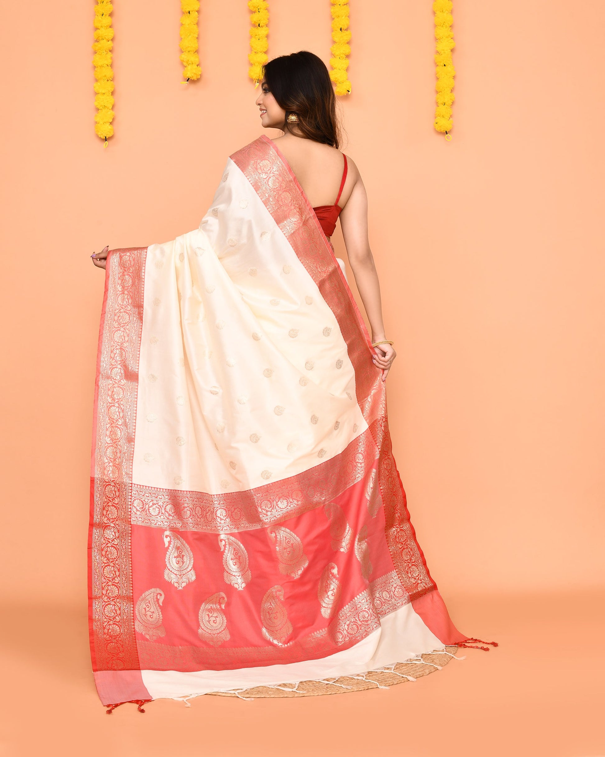 Piyari Fashion Women's Handloom Off White Bangalore Silk Saree With Zari Border
