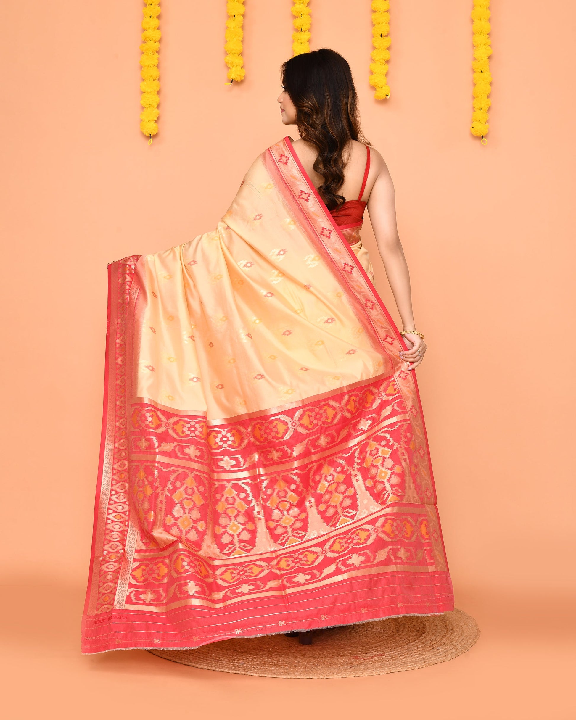Piyari Fashion Women's Handloom Beige Bangalore Silk Saree With Zari Border