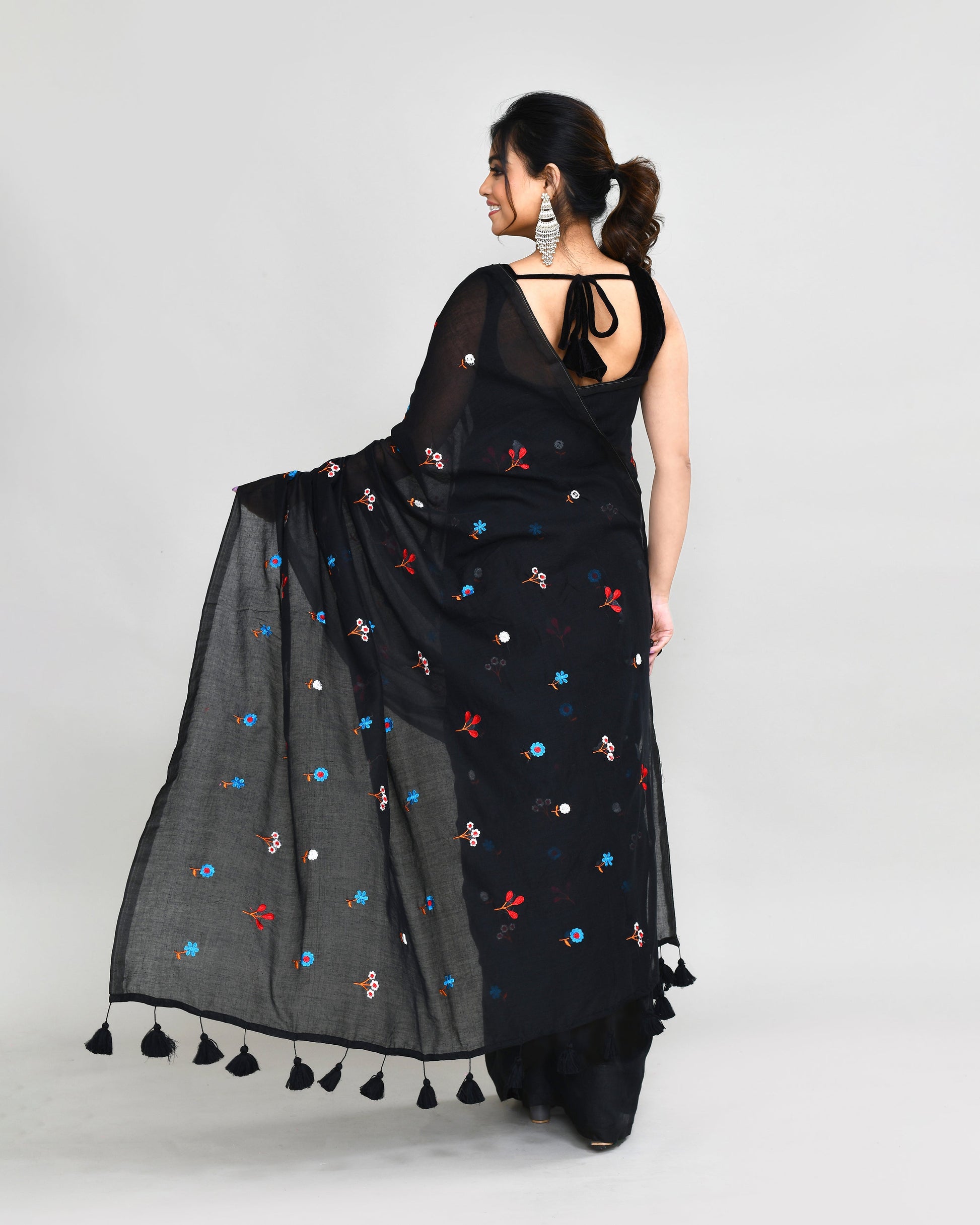 Piyari Fashion Women's Black Exclusive Embroidery Saree With Tassels