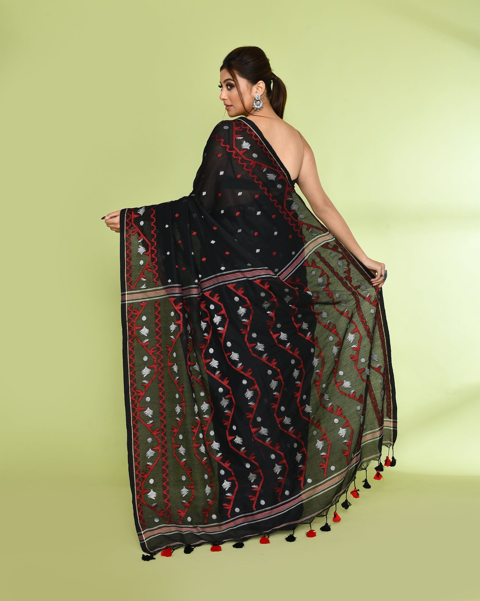 Piyari Fashion Women's Black Embellished Jamdani Cotton Saree