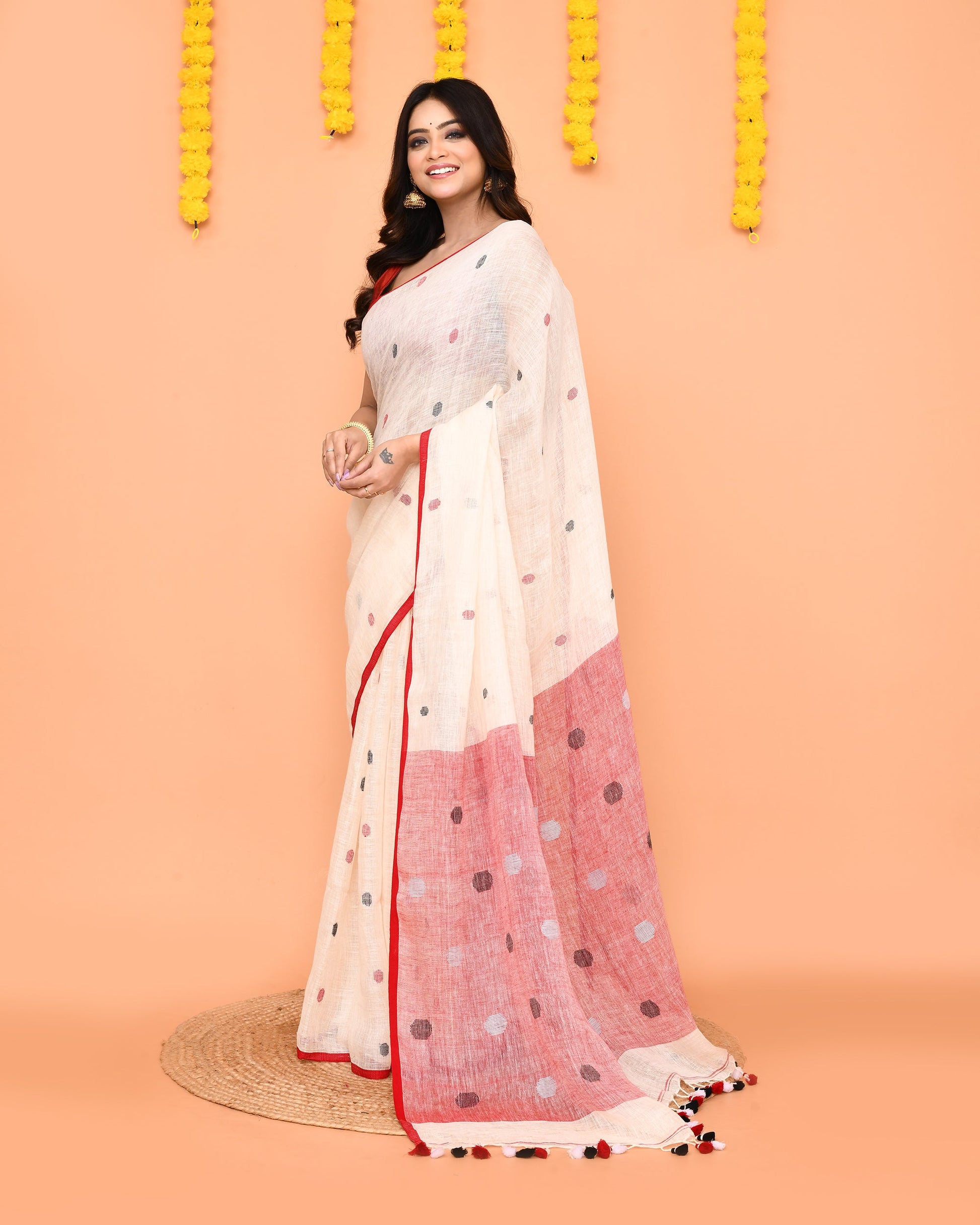 Piyari Fashion Women's Off White Linen Ball Jamdani Saree With Tassels