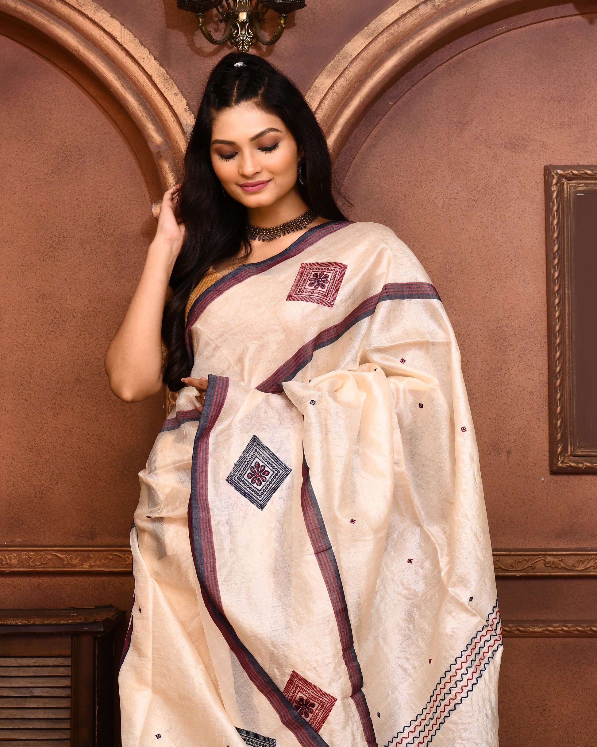 Piyari Fashion Off White Tussar Silk Jamdani Saree With Blouse Piece