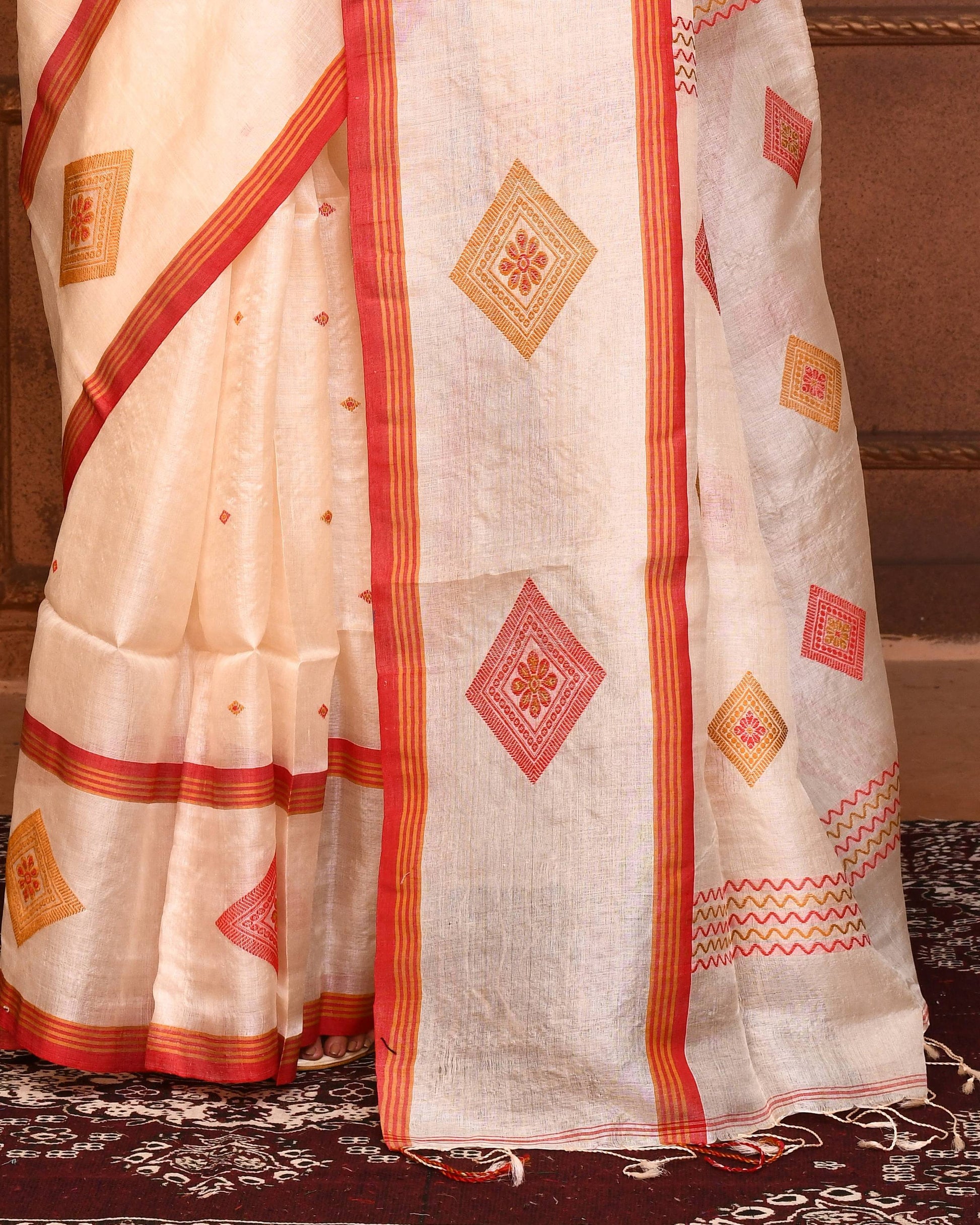 Piyari Fashion Off White Tussar Silk Jamdani Saree With Blouse Piece