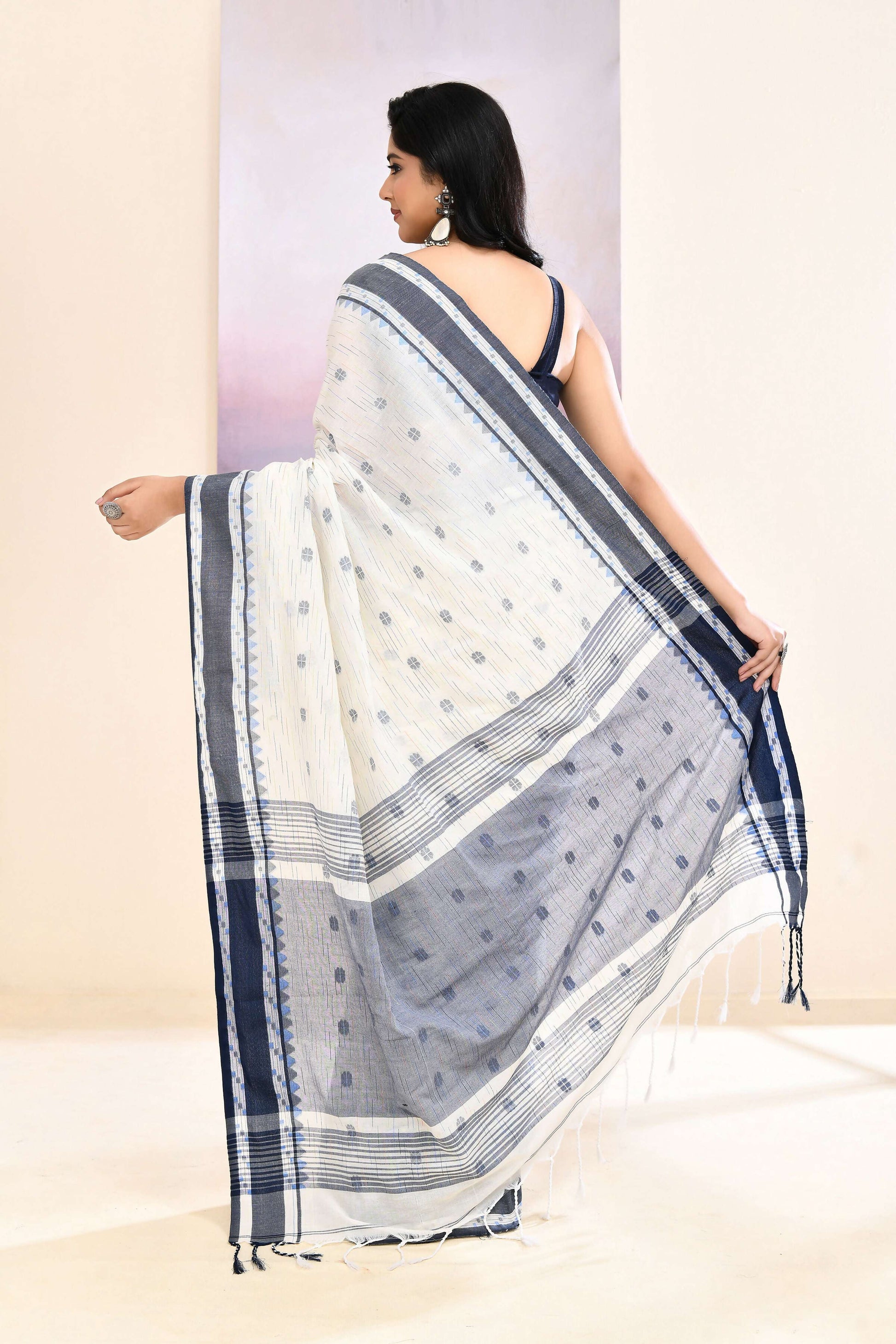 Piyari Fashion Women's White Embellished Cotton Saree