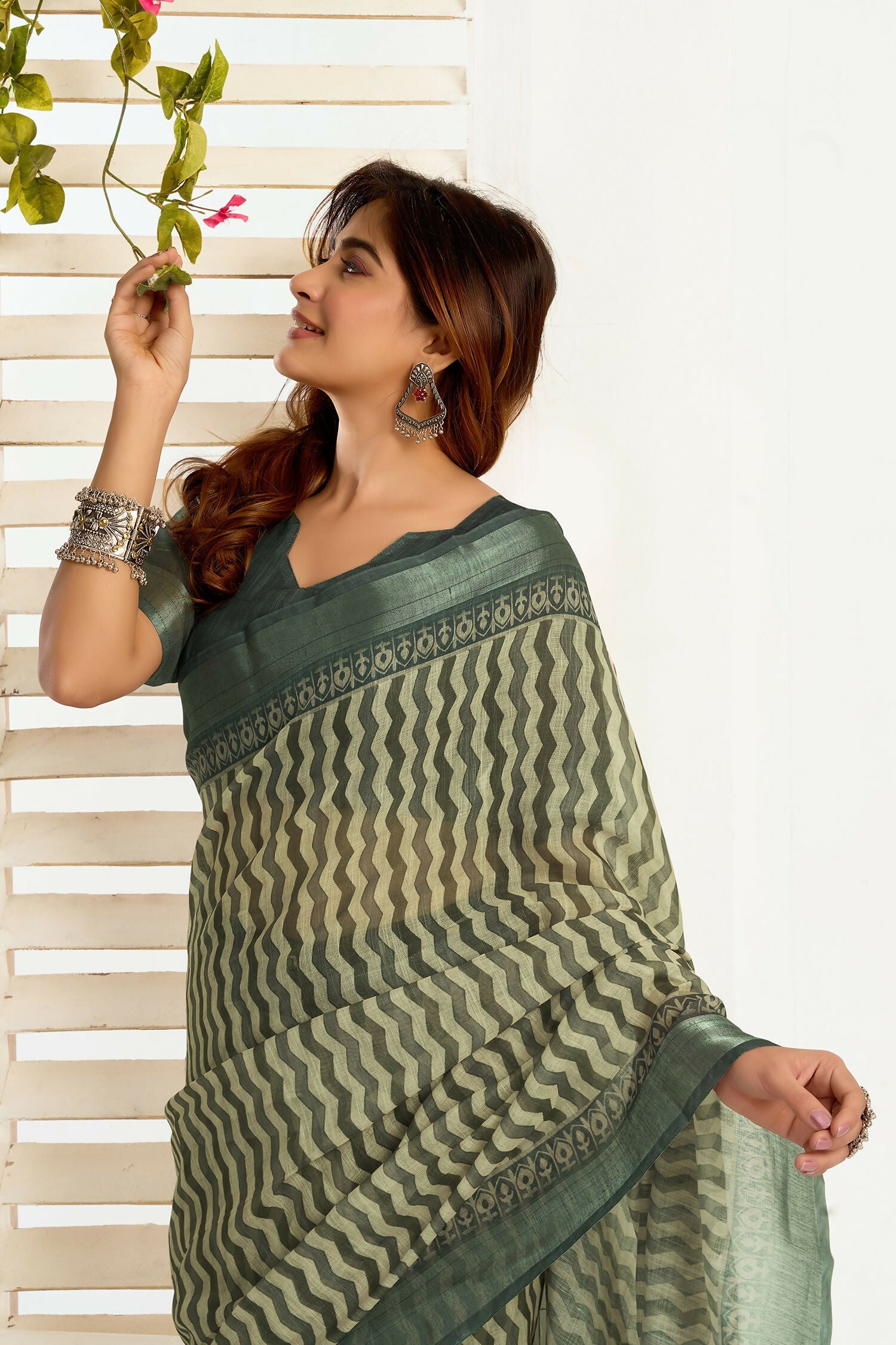 Joban Fashion Cream Zig Zag & Chevron Linen Ready To Wear Saree With Unstitched Blouse