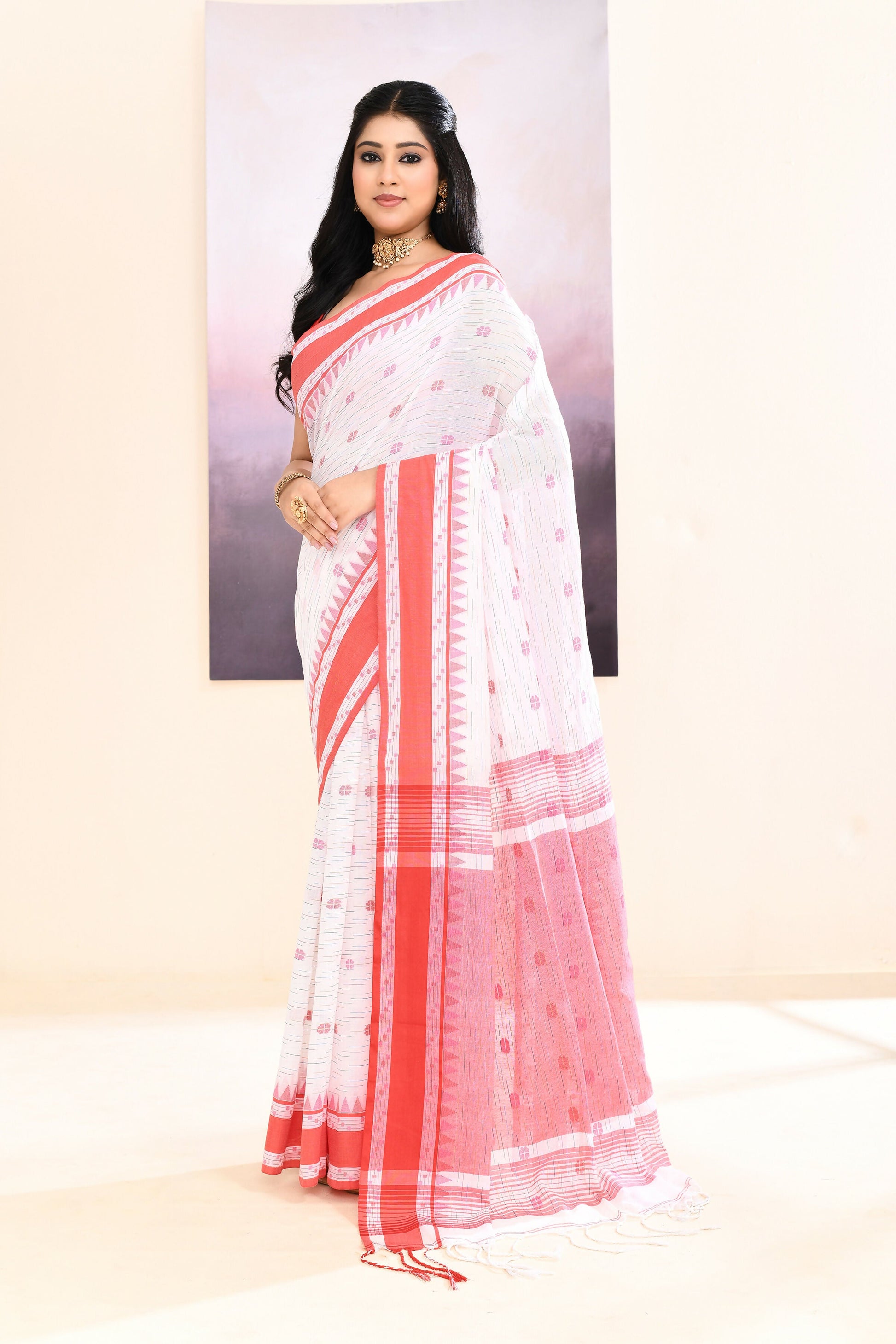 Piyari Fashion Women's White Embellished Cotton Saree