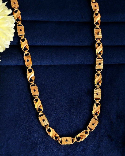 VOJ Gold-Polished Biscuit Shaped Chain With Small Heart 