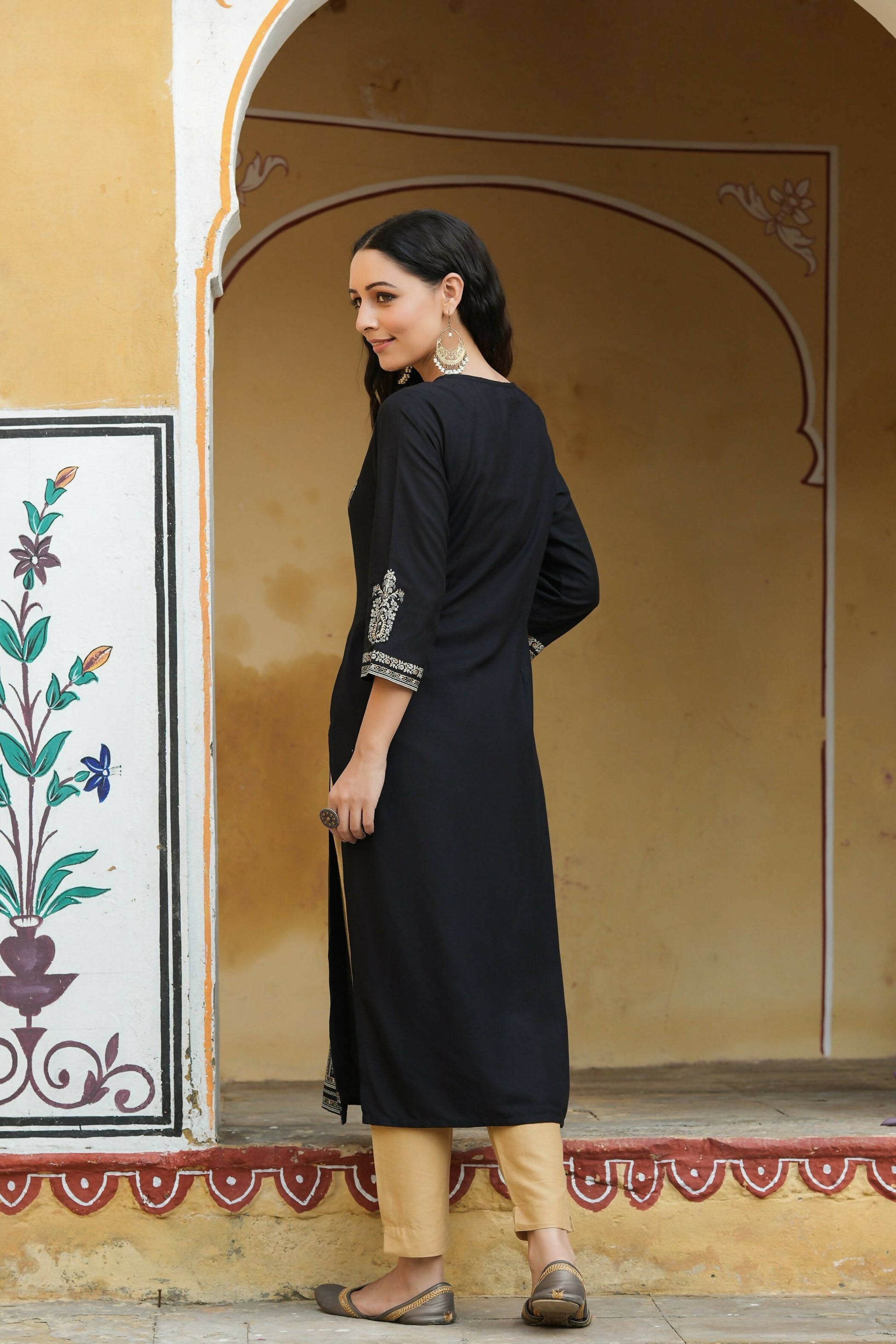 Juniper Women's Black Rayon Printed Straight Kurta