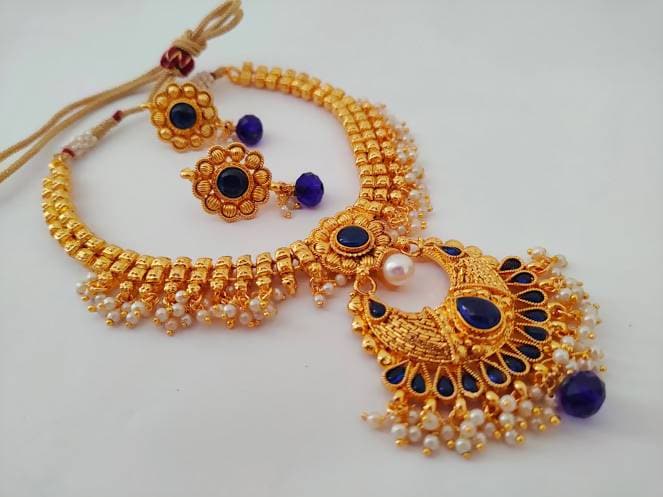 Blue Kemp With Pearls Necklace Set