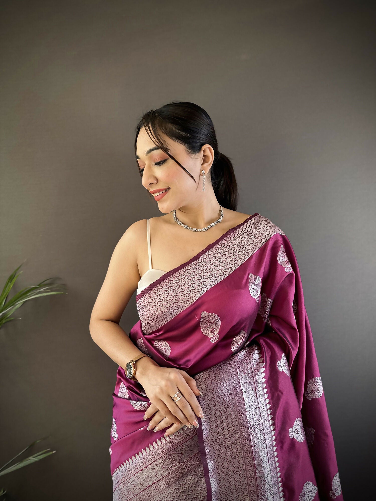 Joban Fashion Magenta Floral Motifs Soft Silk Banarasi Saree