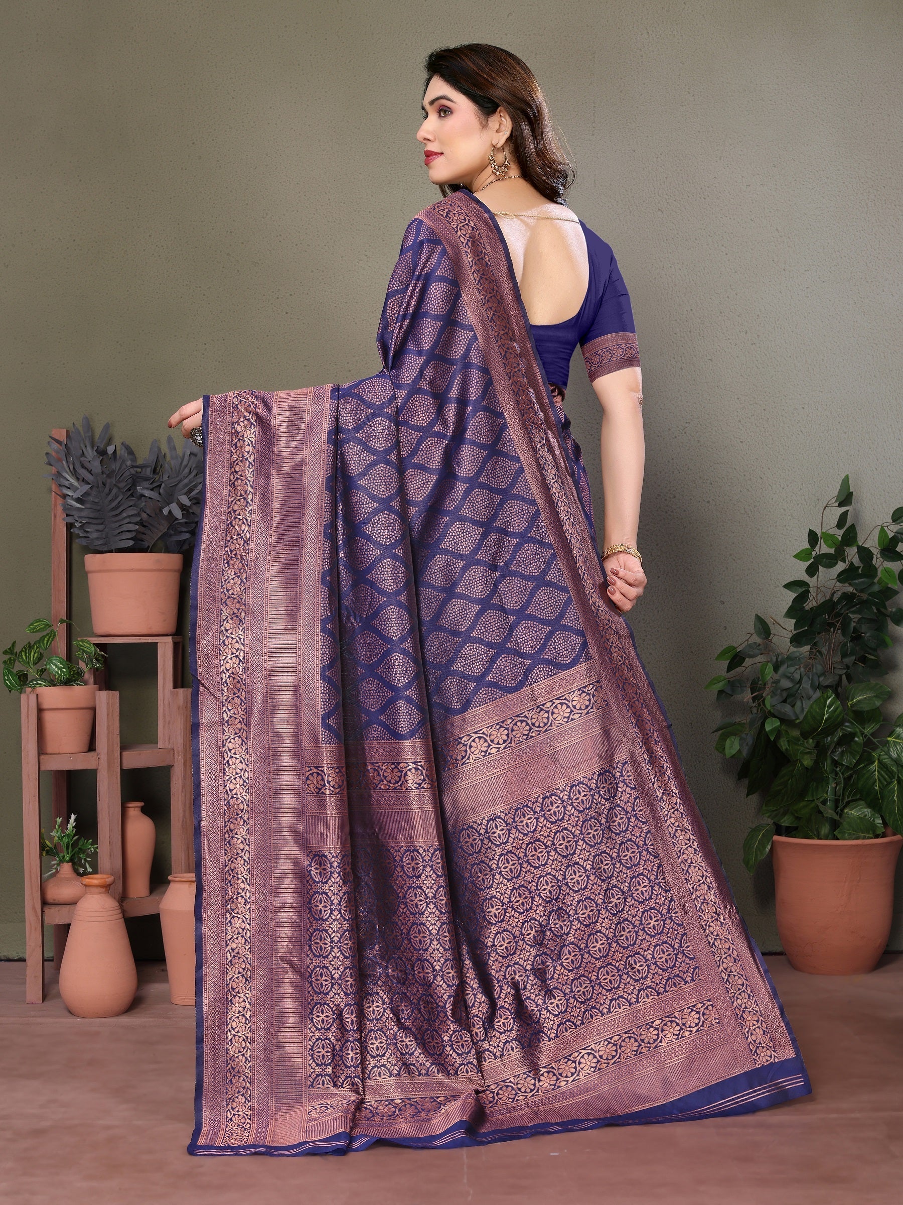 Vedant Vastram Litchi Silk Banarasi Silk Saree - Navy | Swadesiicart