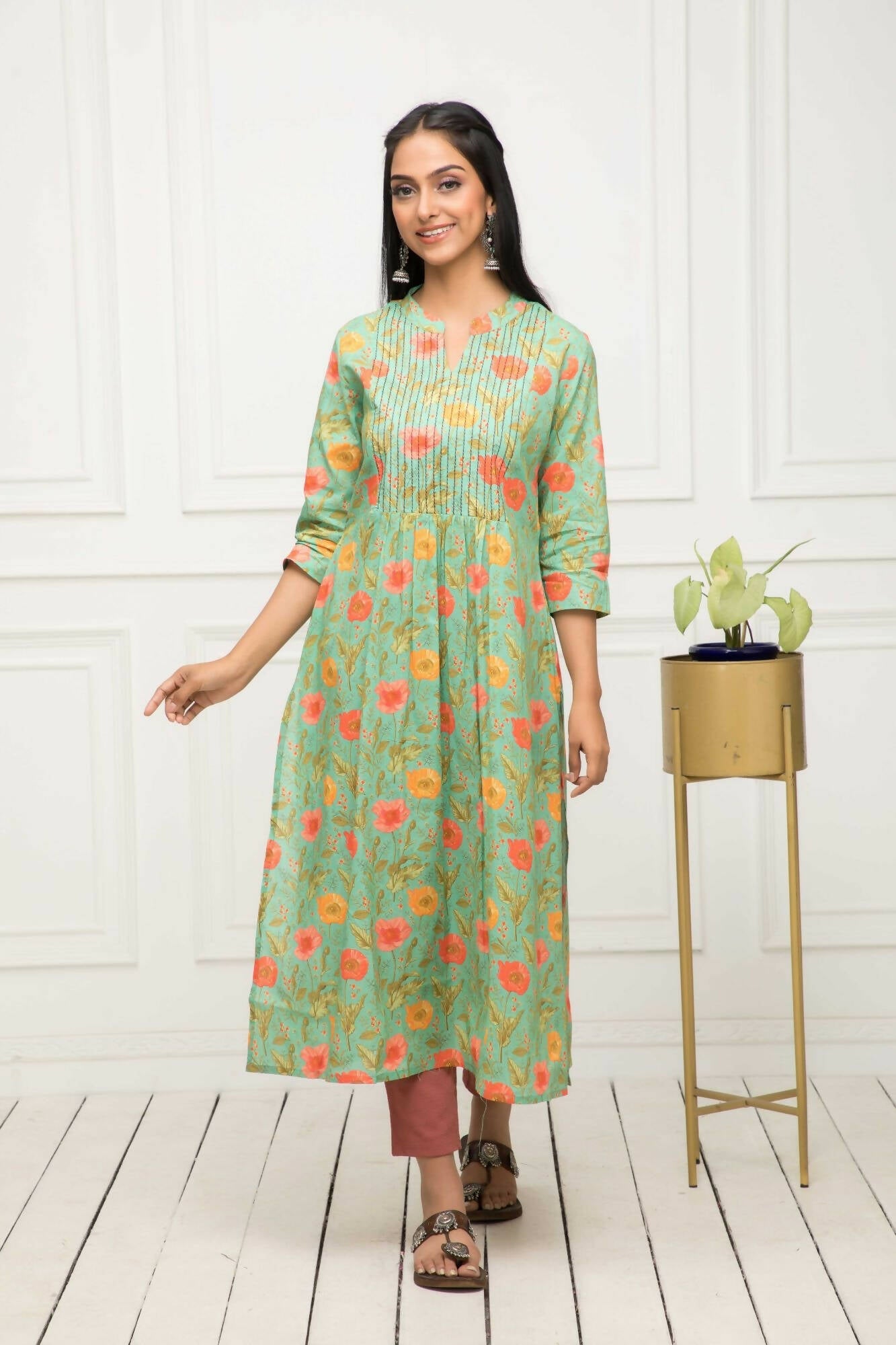 Myshka Women Green Floral Rayon A-Line Round Neck Kurtas
