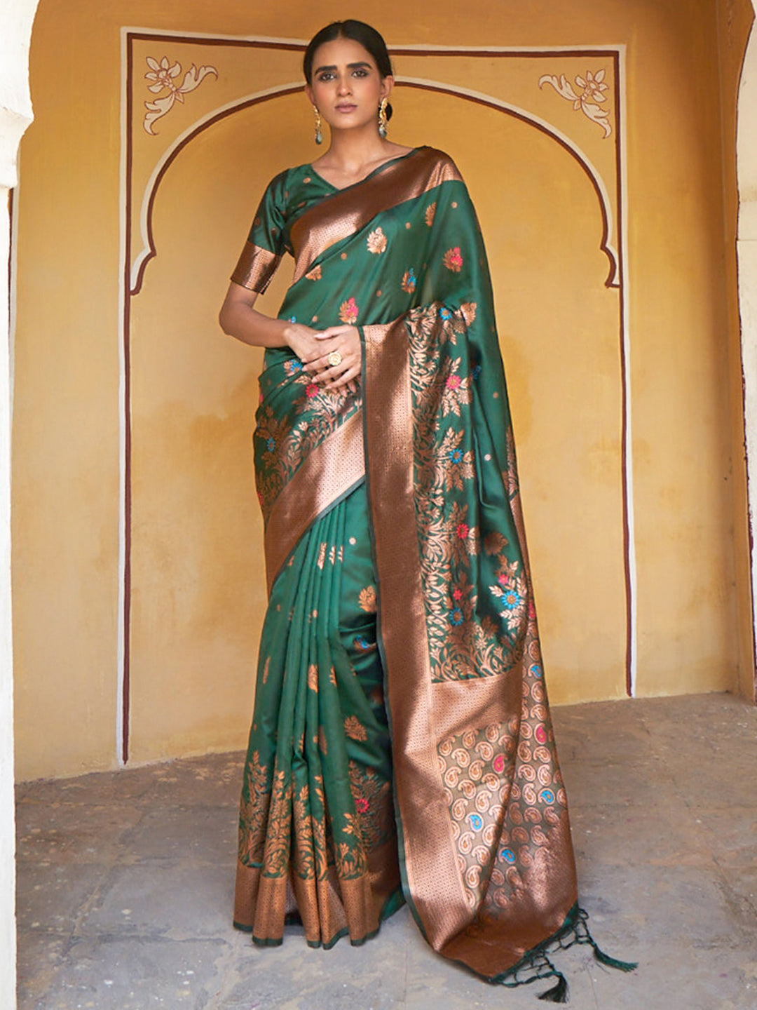 Janasya Green Banarasi Silk Woven Dual Tone Floral Design Banarasi Silk Grab2Buy 