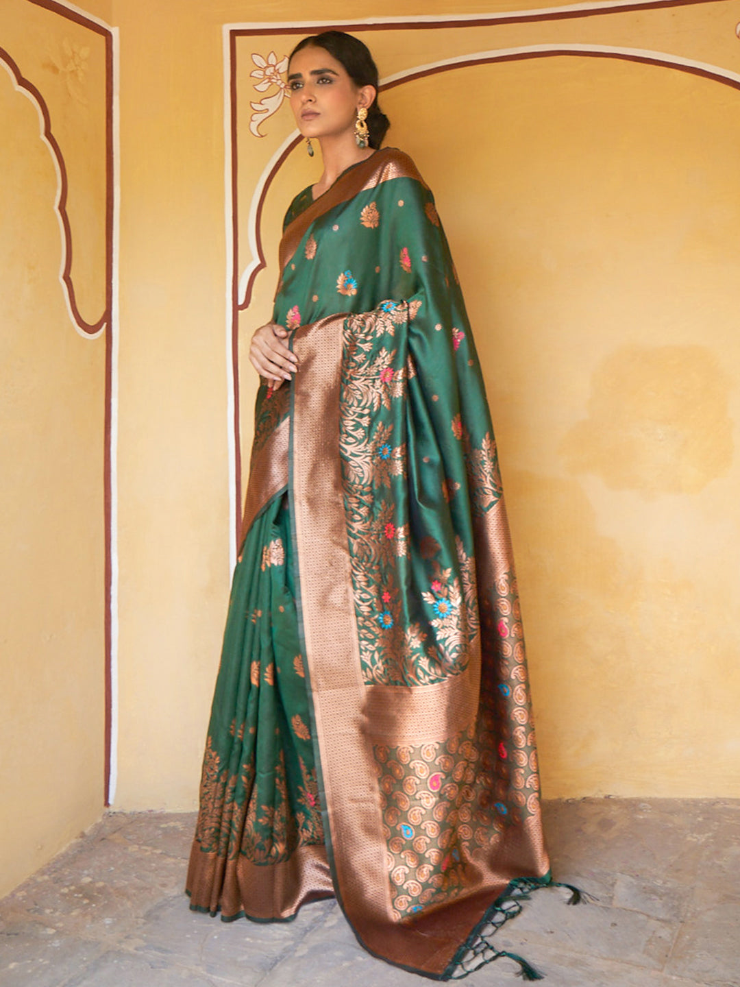 Janasya Green Banarasi Silk Woven Dual Tone Floral Design Banarasi Silk Grab2Buy 