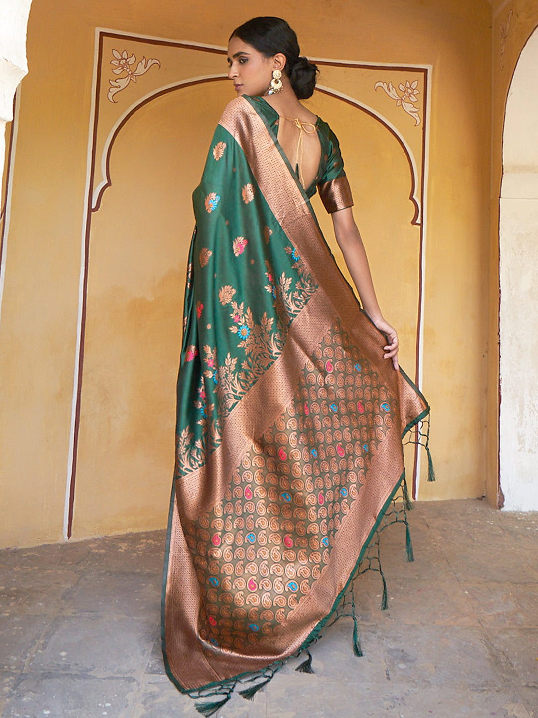 Janasya Green Banarasi Silk Woven Dual Tone Floral Design Banarasi Silk Grab2Buy 