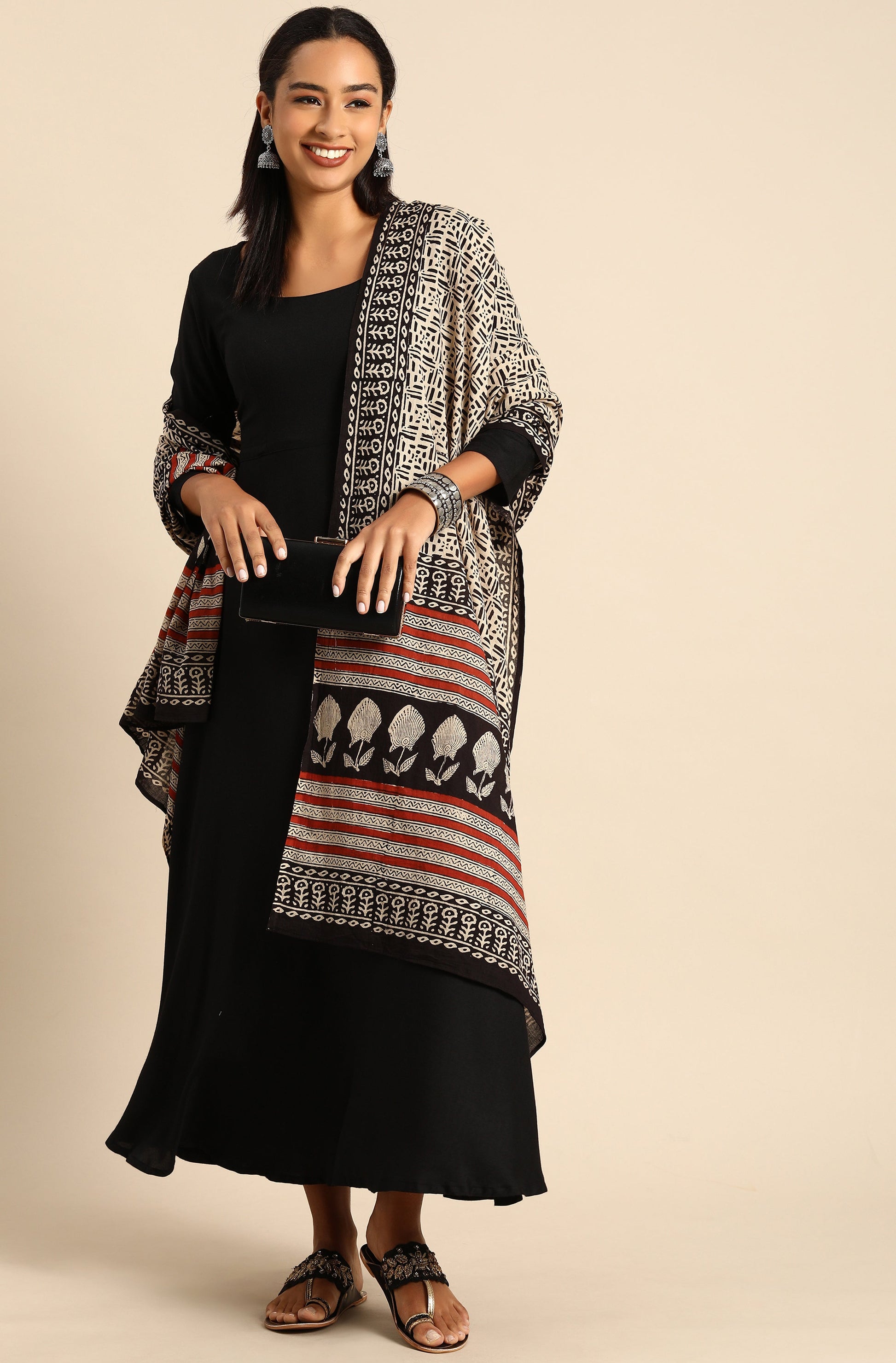 Janasya Women's Black Rayon Solid Kurta With Dupatta 