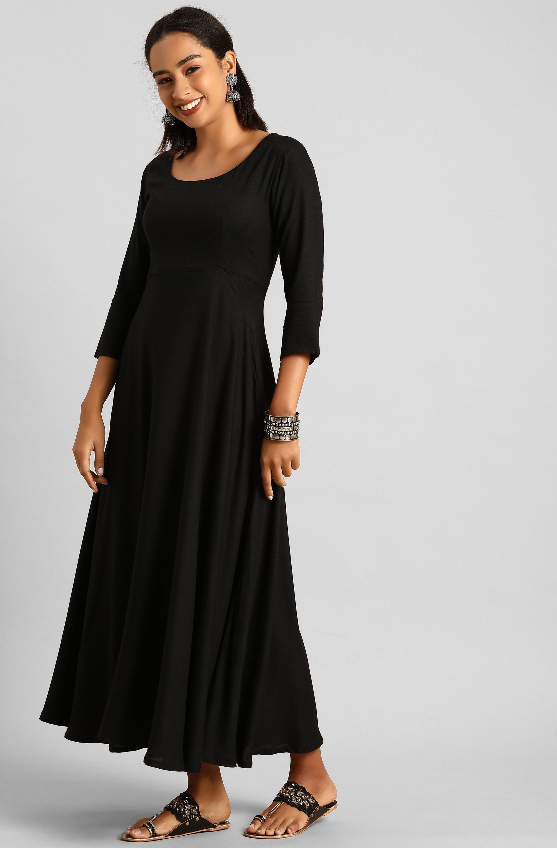 Janasya Women's Black Rayon Solid Kurta With Dupatta 