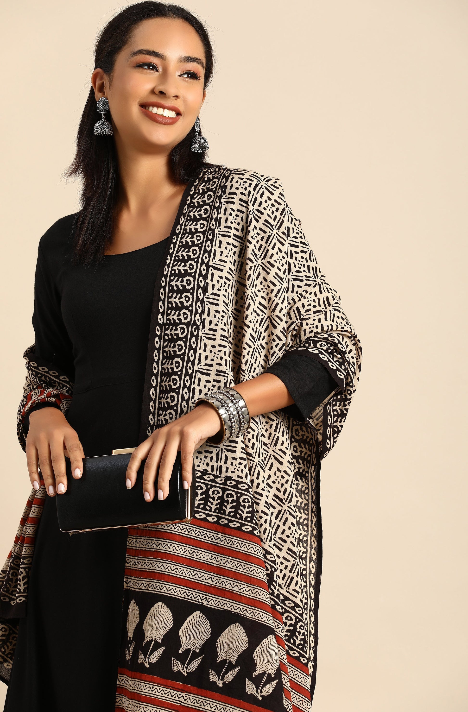 Janasya Women's Black Rayon Solid Kurta With Dupatta 