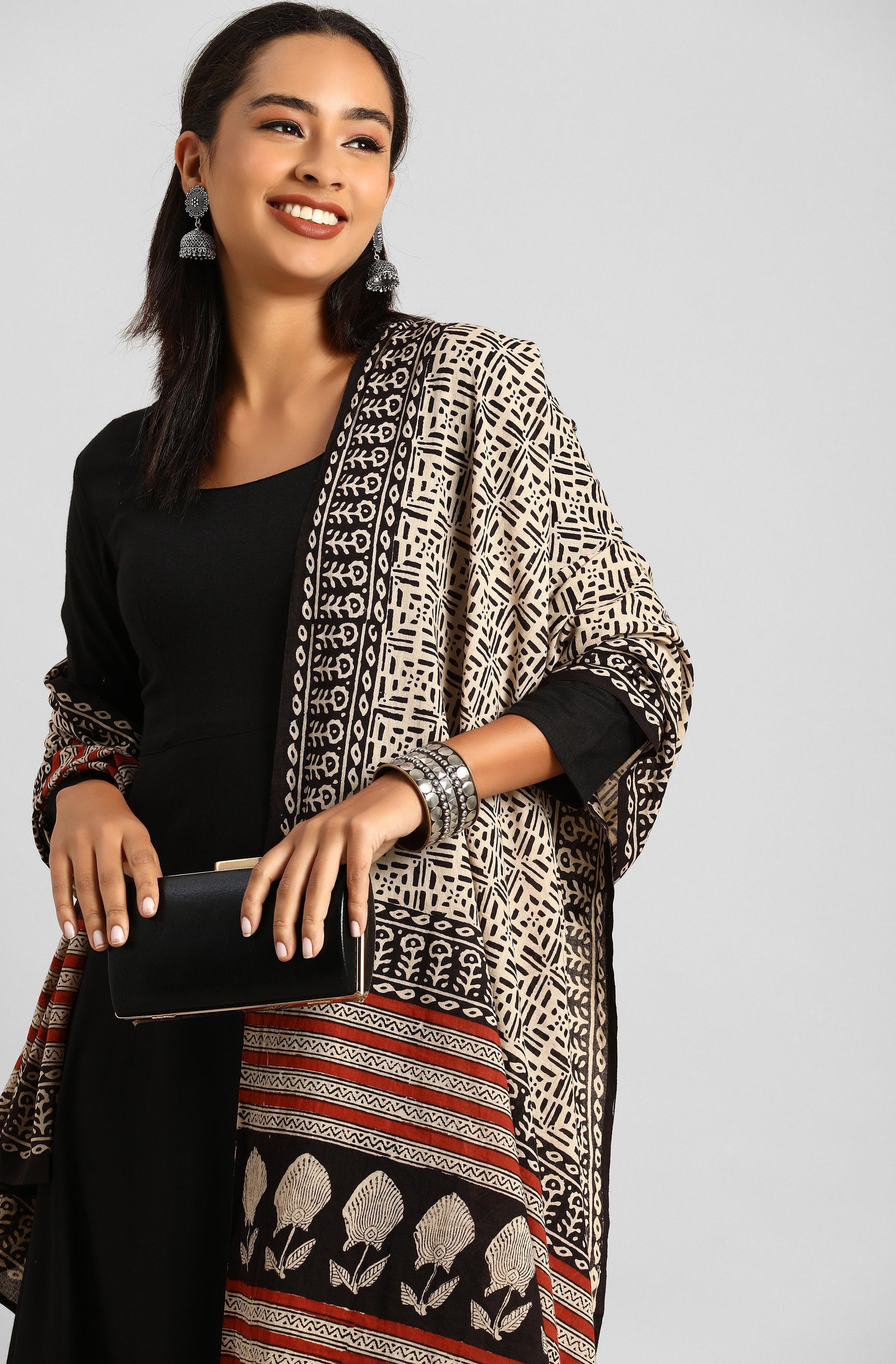 Janasya Women's Black Rayon Solid Kurta With Dupatta 