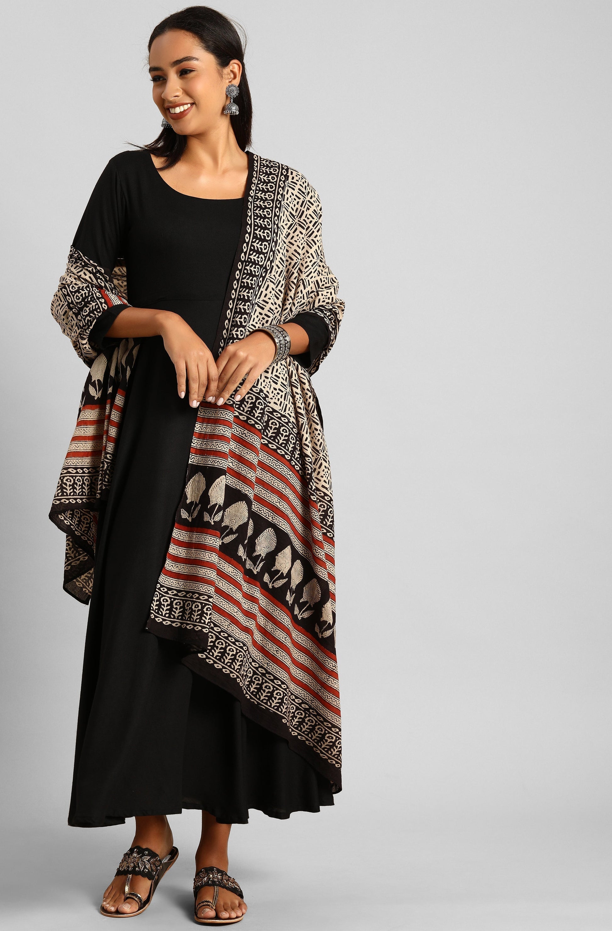 Janasya Women's Black Rayon Solid Kurta With Dupatta 