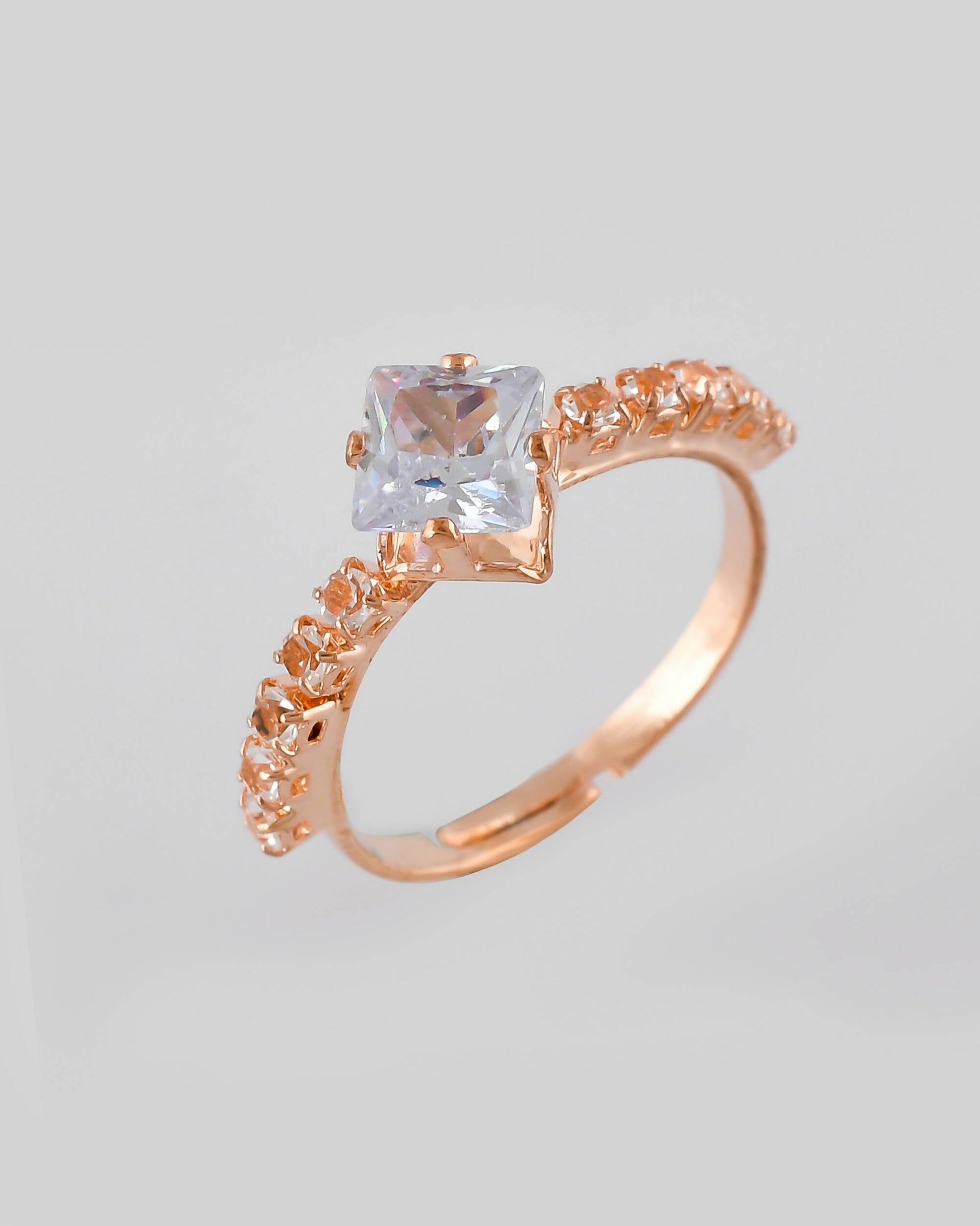 VOJ white CZ-detail Stainless Steel Cubic Zirconia Gold-Polished adjustable finger Ring 