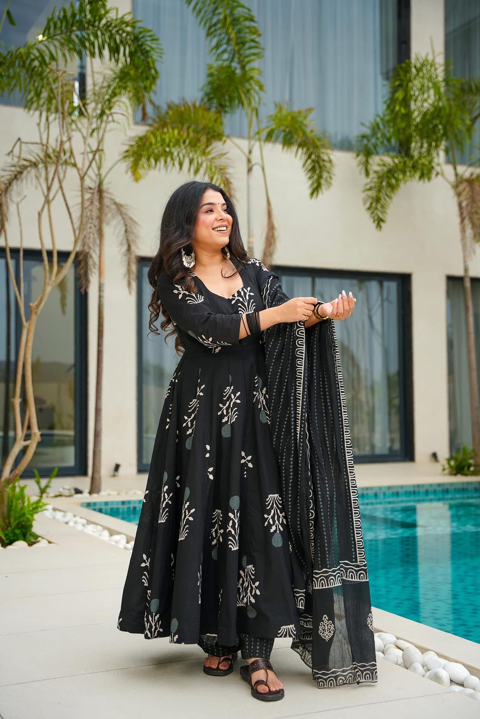 Sonakshi Women's Black Mal cottan Digital Print Full Round Flair Anarkali Gown Set With Dupatta