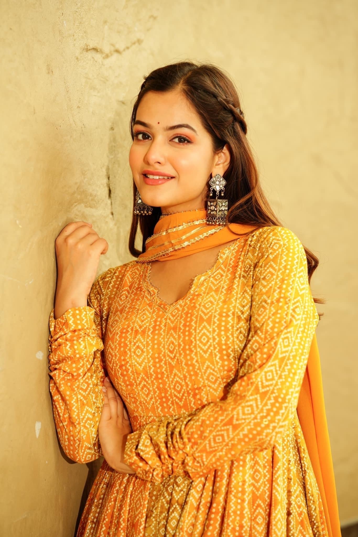 Sonakshi Women's Yellow Georgette Digital Print Full Round Flair Anarkali Gown Set With Dupatta