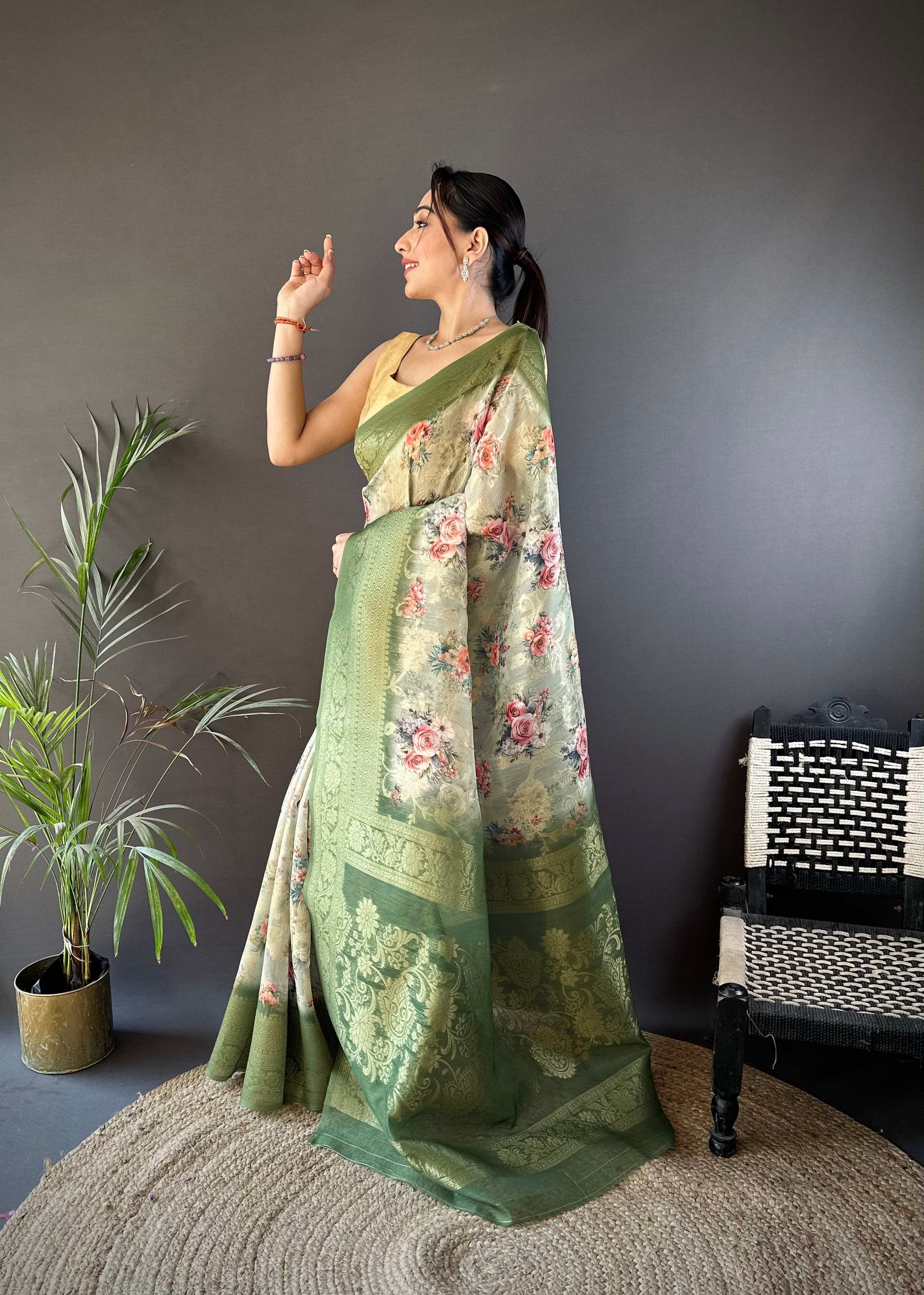 Sonakshi Women's Green Blend Silk Jacquard Woven Traditional Saree with Blouse