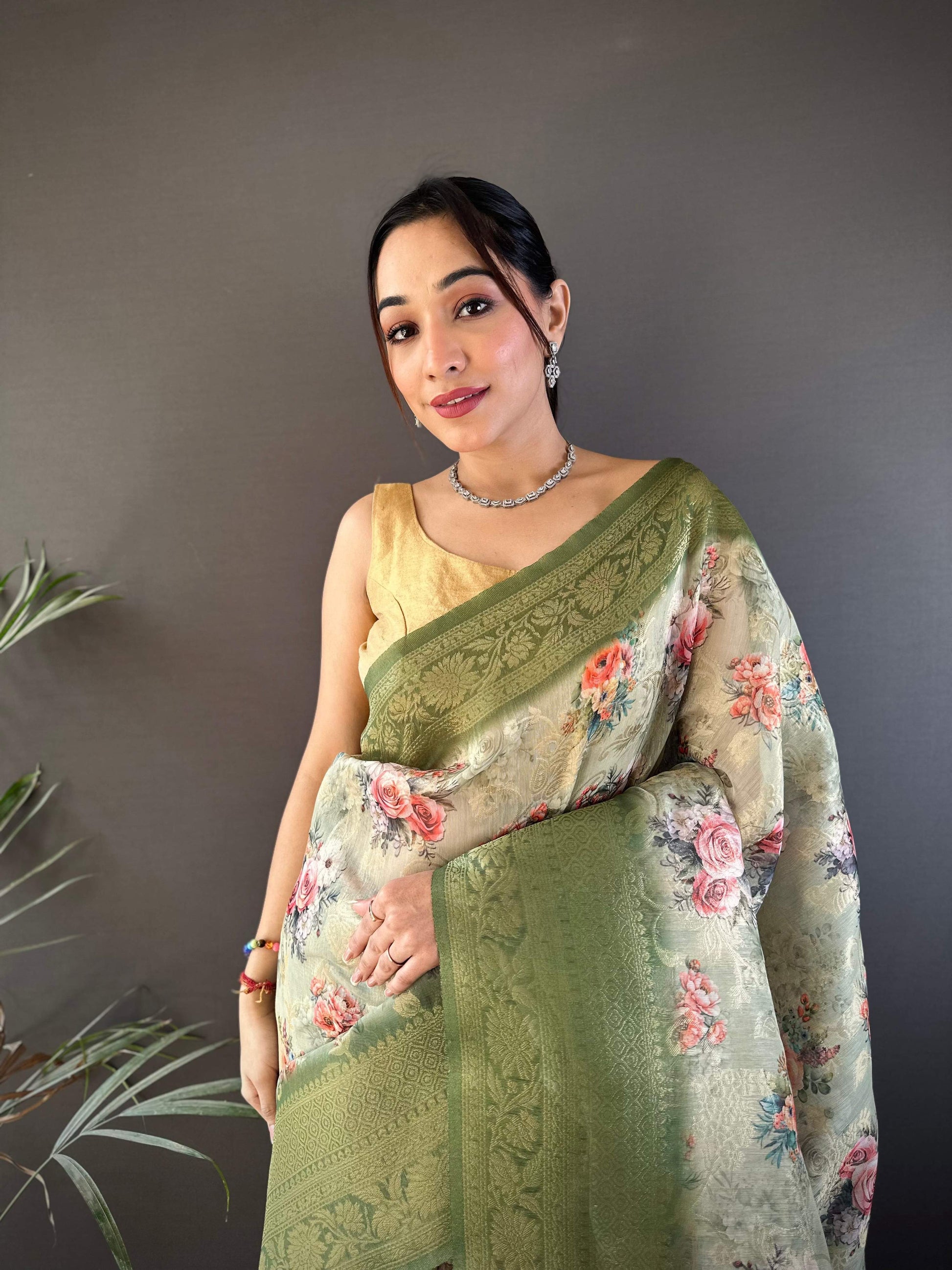 Sonakshi Women's Green Blend Silk Jacquard Woven Traditional Saree with Blouse