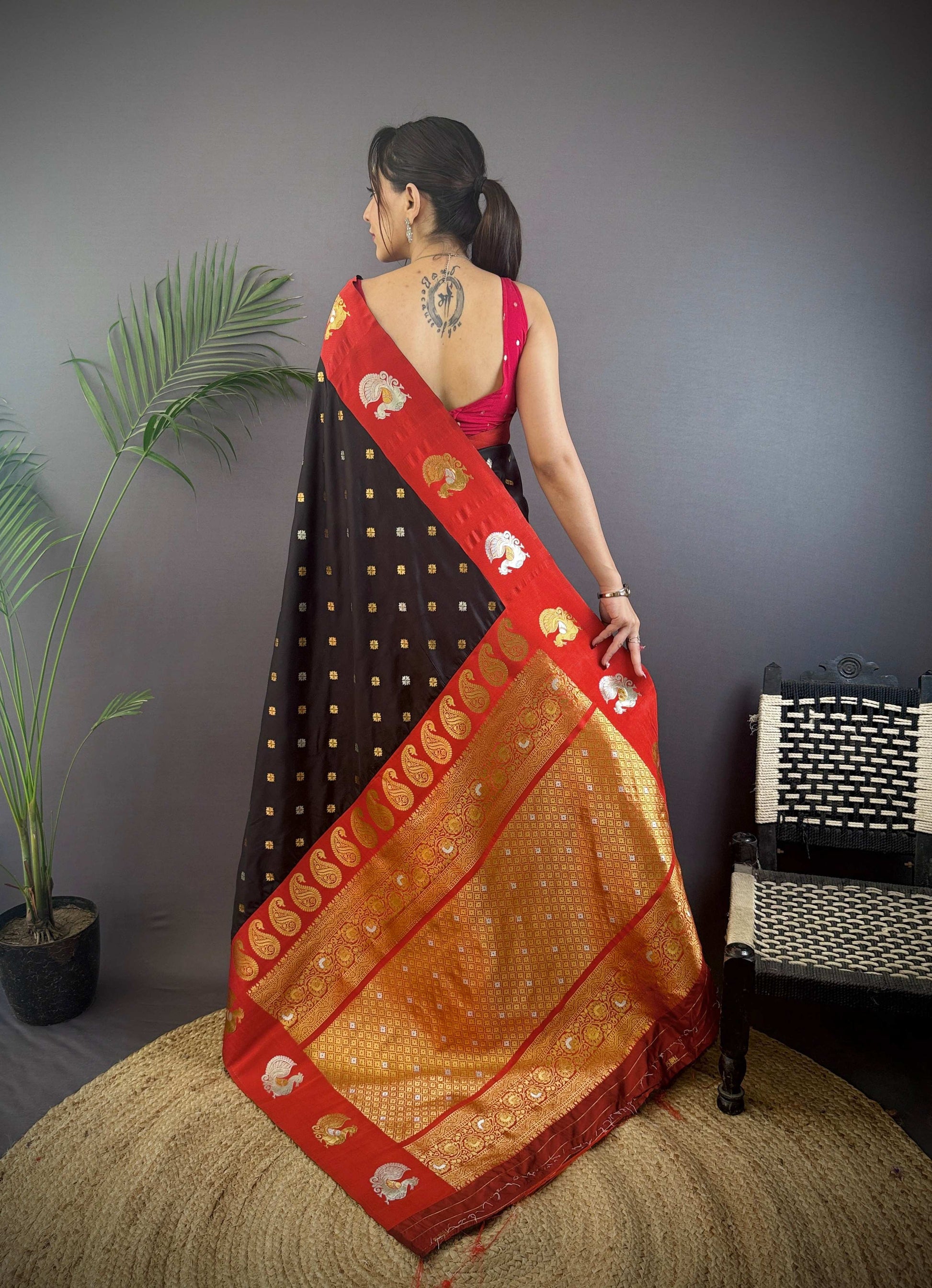 Sonakshi Women's Black Banarasi Silk Zari Weaving Saree with Blouse | Swadesiicart