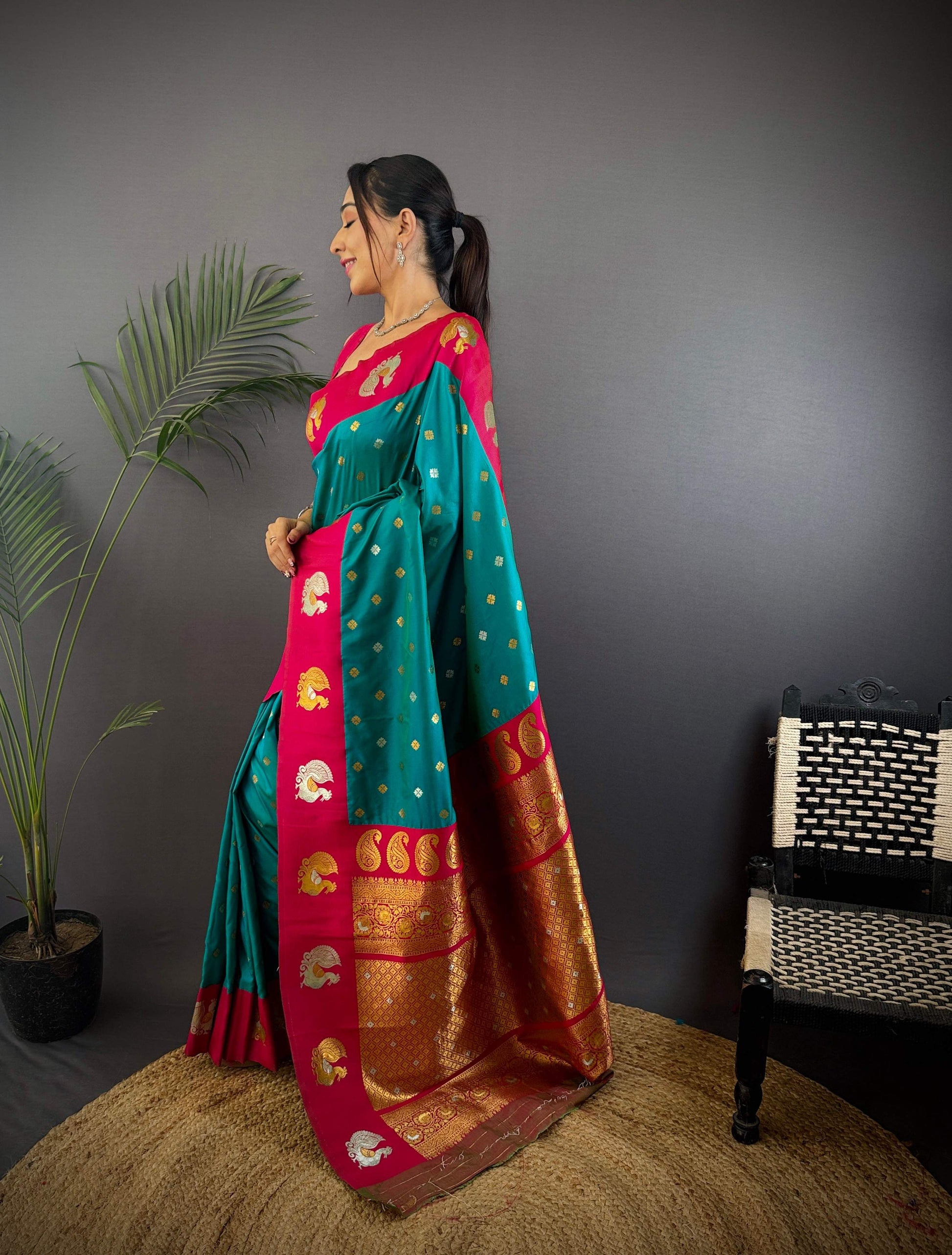 Sonakshi Women's Seagreen Banarasi Silk Zari Weaving Saree with Blouse | Swadesiicart