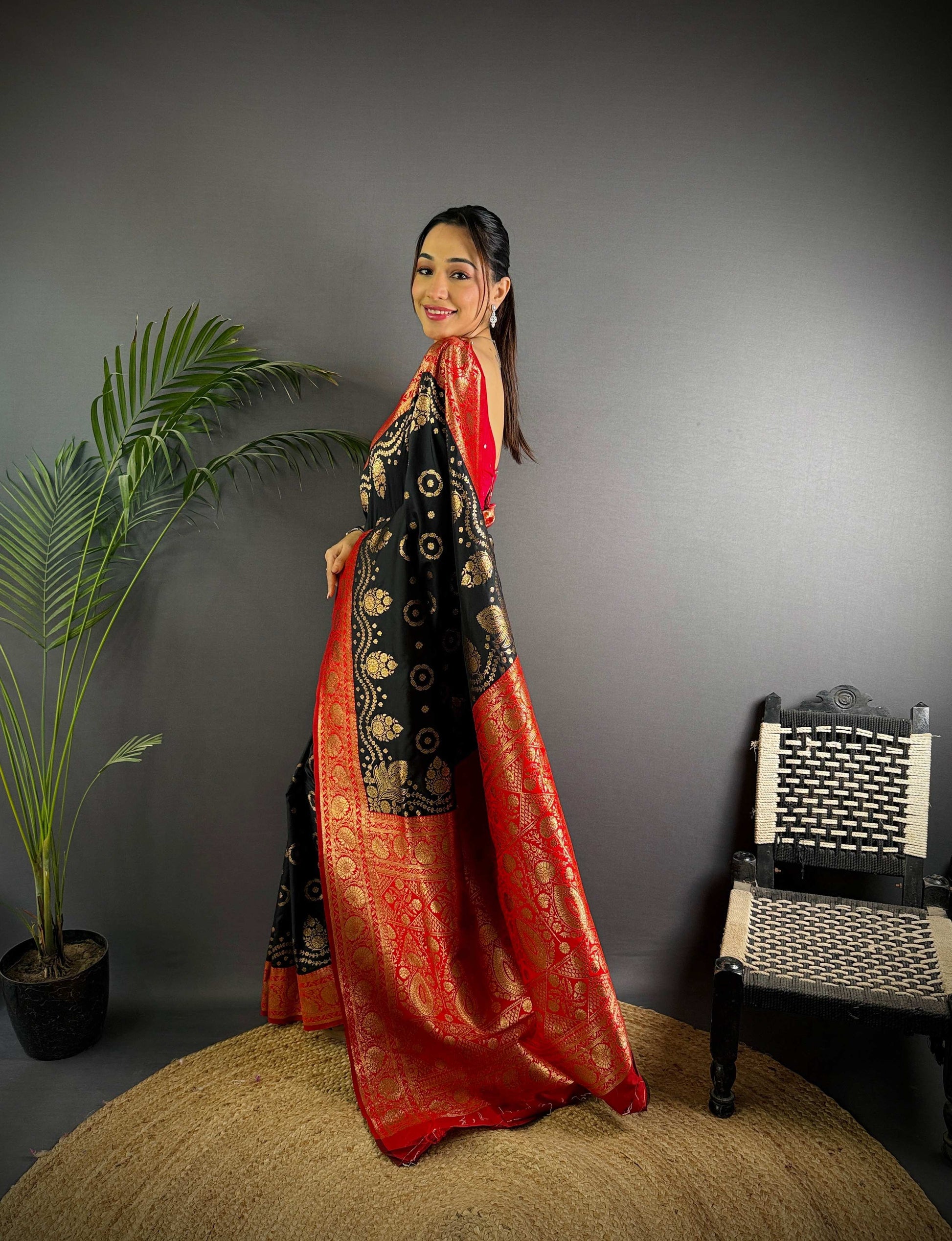Sonakshi Women's Black Banarasi Silk Zari Weaving Saree with Blouse | Swadesiicart