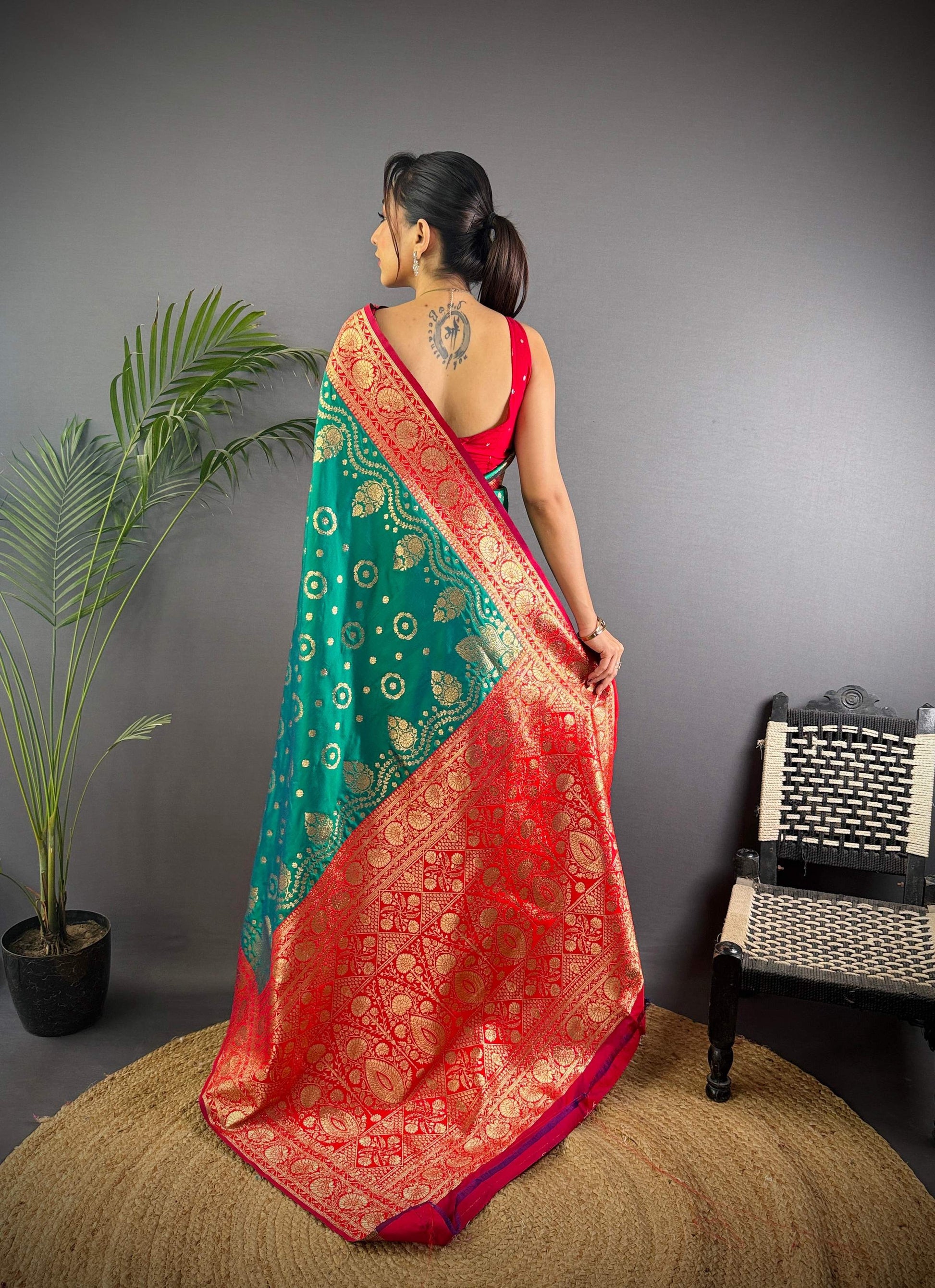 Sonakshi Women's Seagreen Banarasi Silk Zari Weaving Saree with Blouse | Swadesiicart