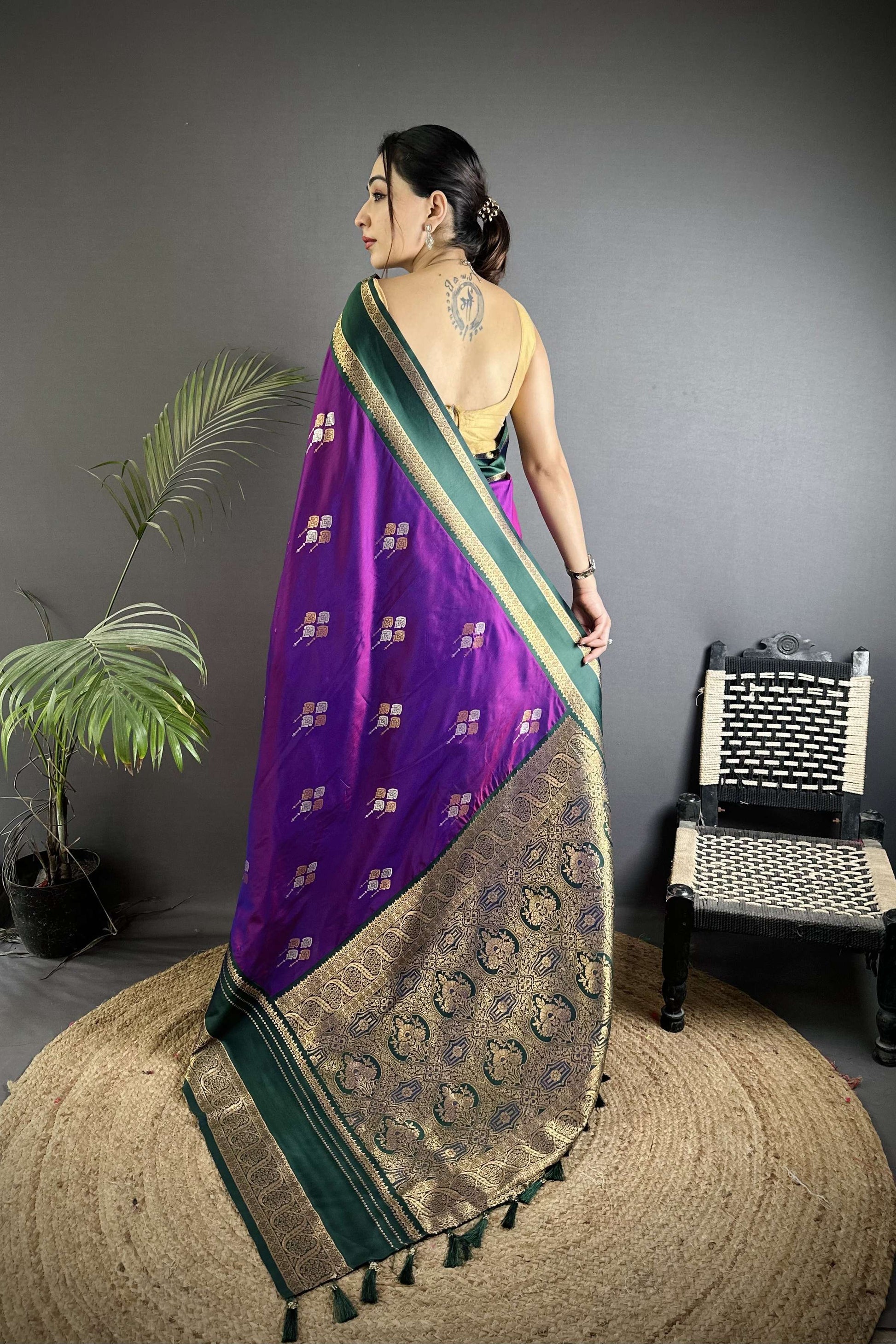 Sonakshi Women'S Purple Premium Soft Silk Zari Woven Traditional Saree With Blouse