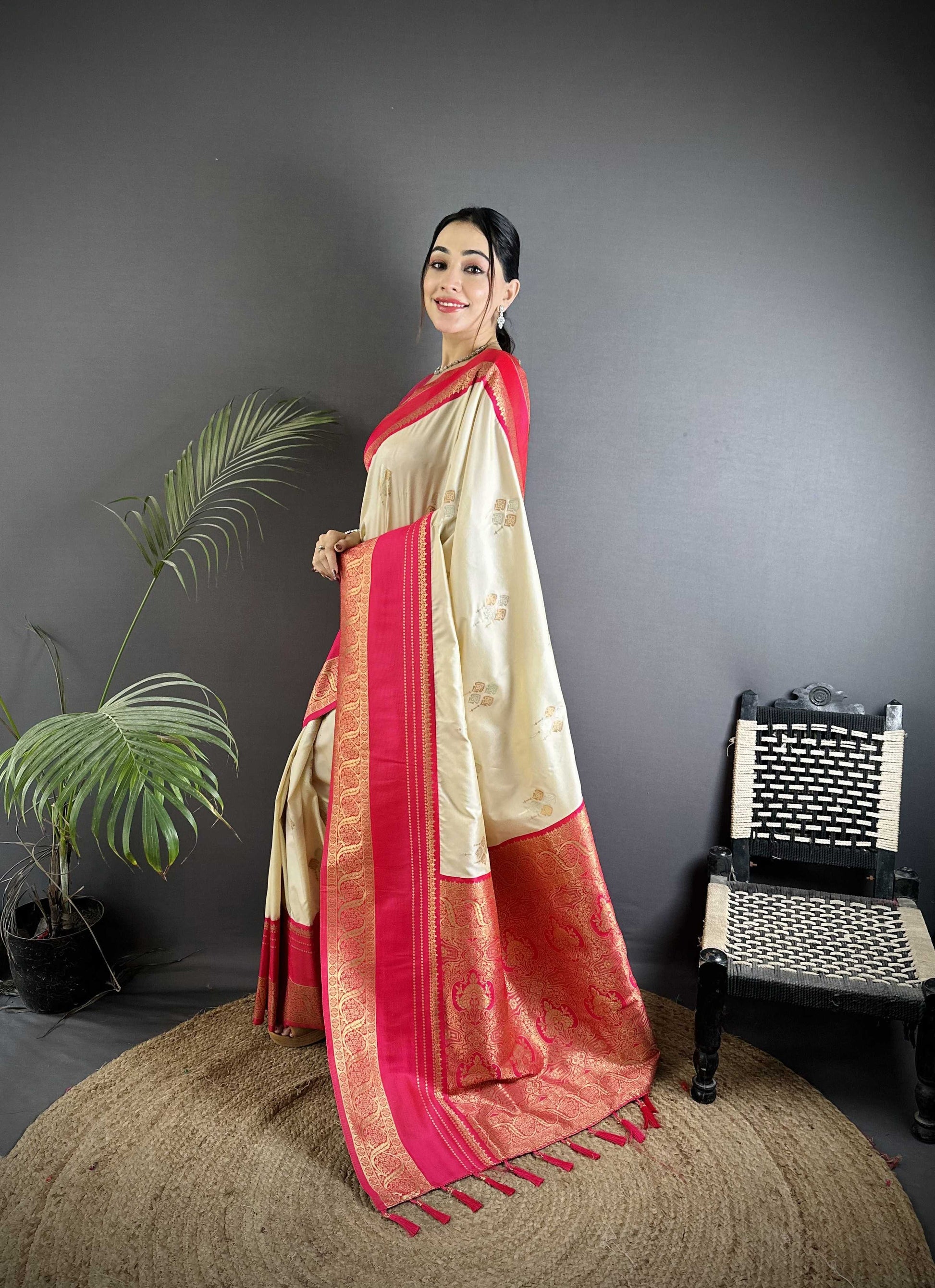 Sonakshi Women'S Offwhite Premium Soft Silk Zari Woven Traditional Saree With Blouse