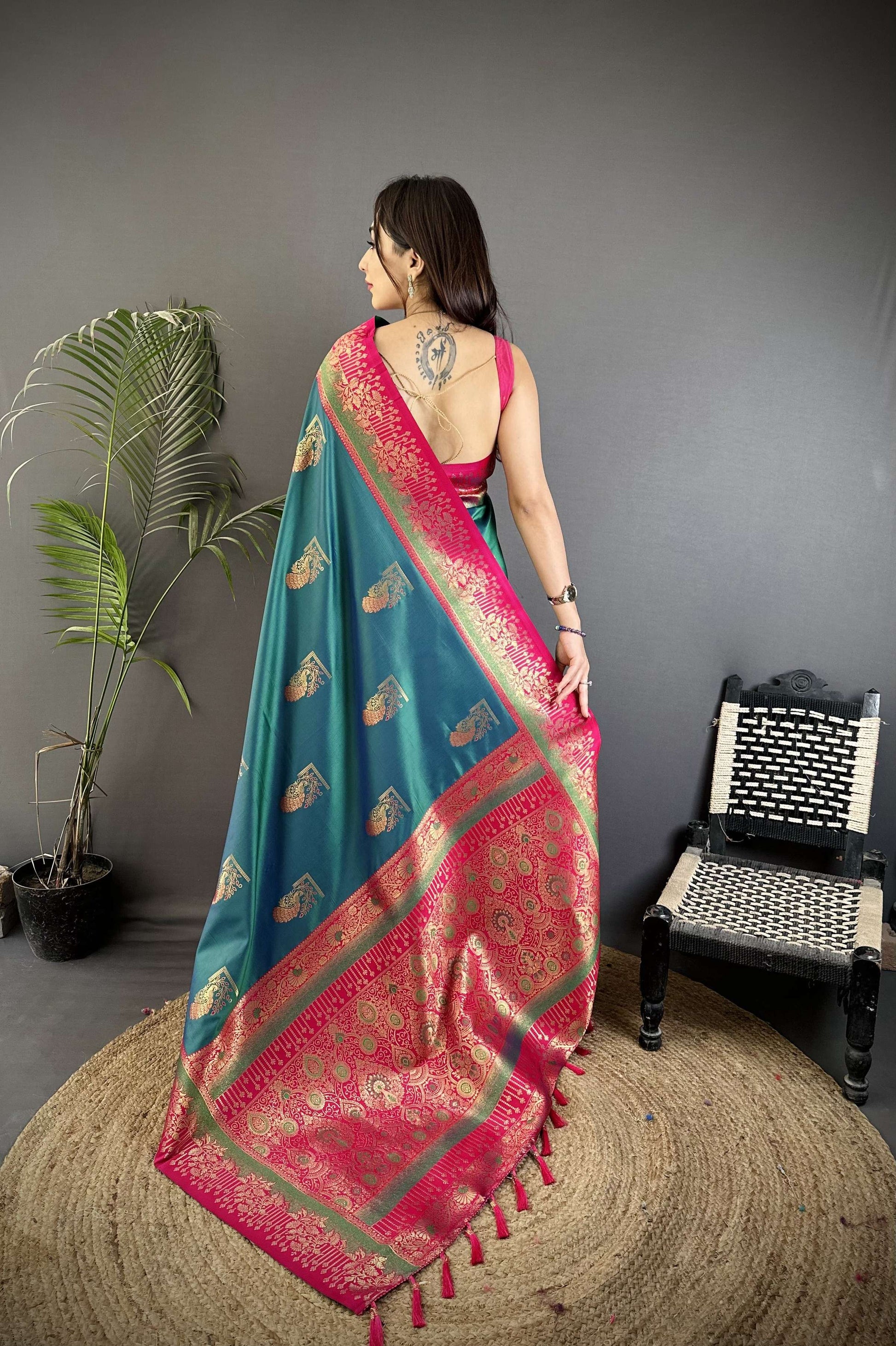 Sonakshi Women'S Teal Pure Soft Banarasi Silk With Contrast Weaving Border And Pallu Traditional Saree With Blouse