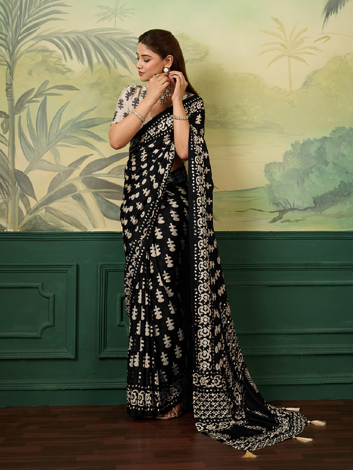Dwija Fashion Women'S Party Wear Digital Printed With Mirror Work Chinon Silk Designer Saree With Unstitched Blouse-Black
