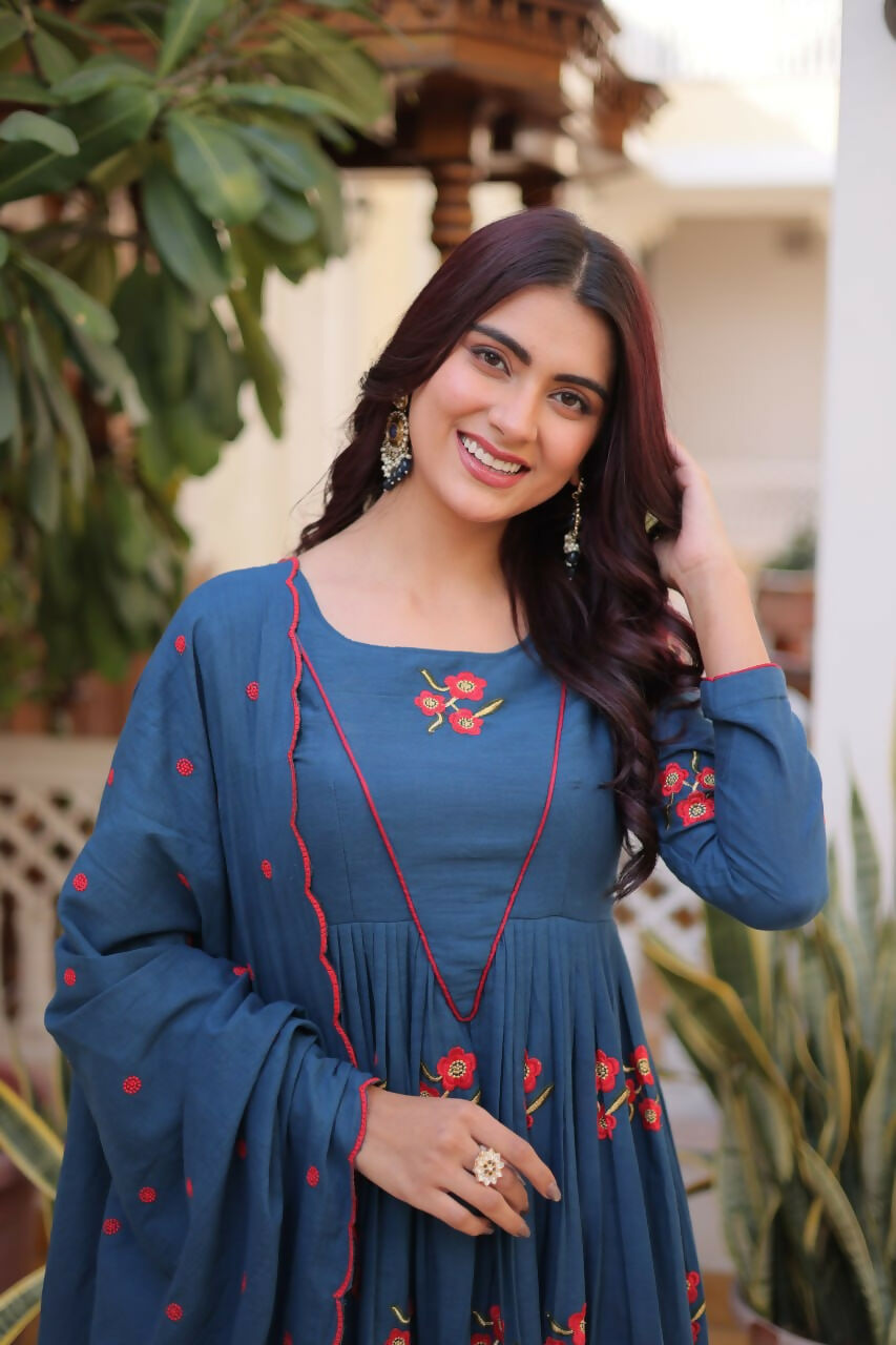 Teeya Creation Womens New Trendy Simple Cotton With Embroidered Work Kurta Set
