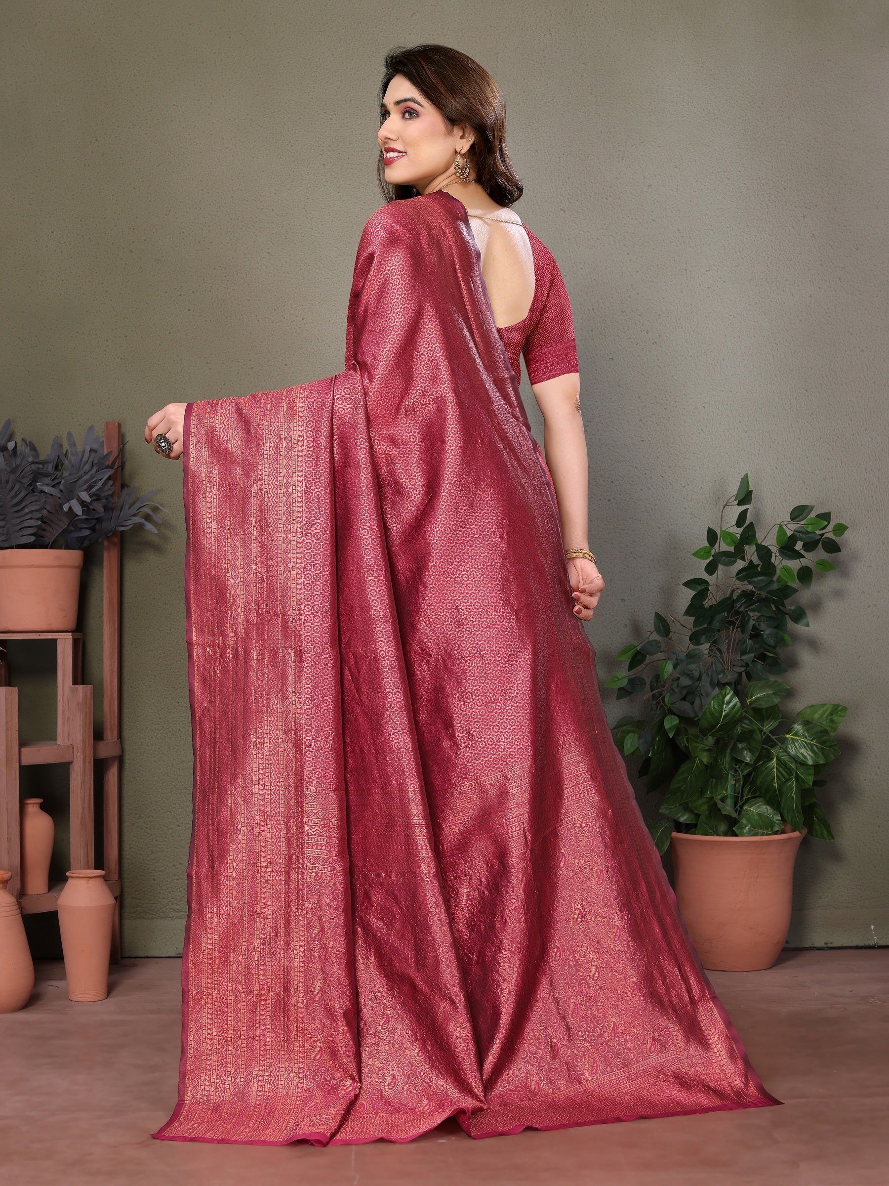 Vedant Vastram Litchi Silk Banarasi Silk Saree - Maroon | Swadesiicart
