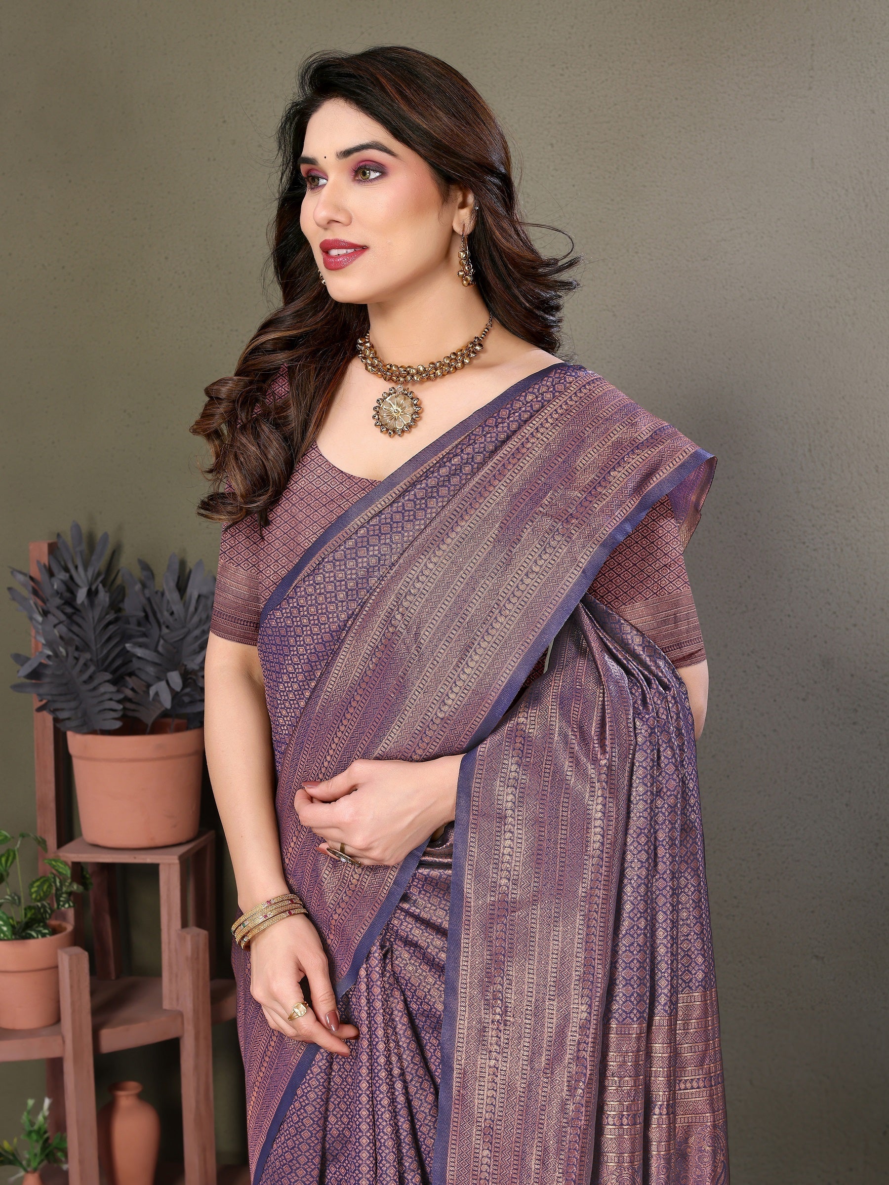 Vedant Vastram Litchi Silk Banarasi Silk Saree - Navy | Swadesiicart