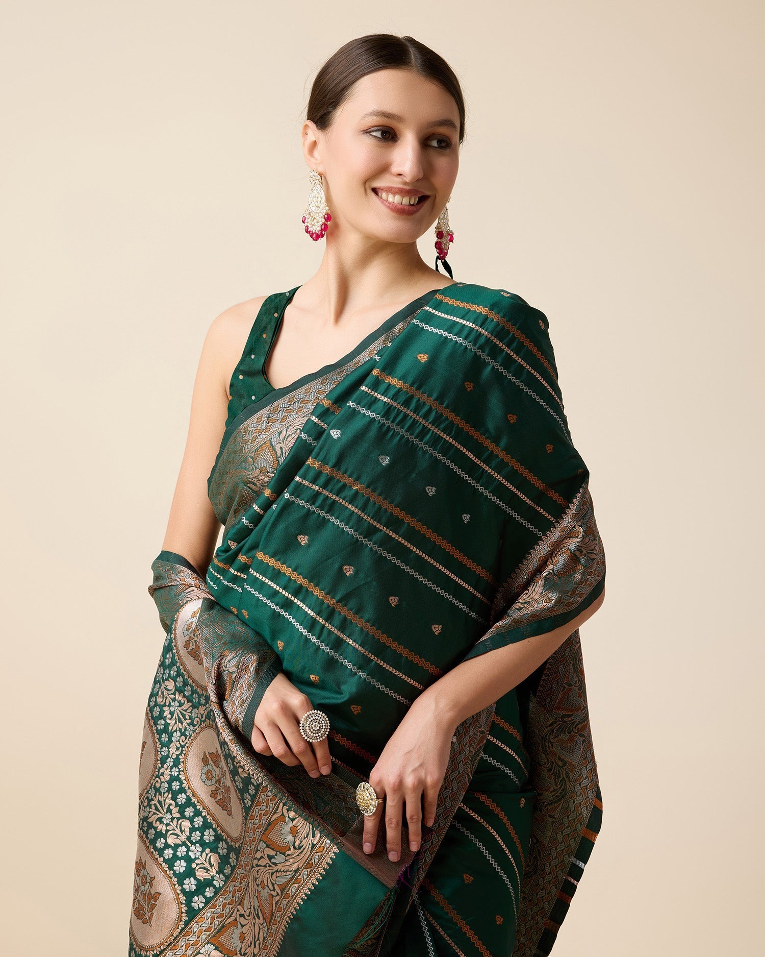 Vedant Vastram Soft Litchi Silk Banarasi Silk Saree - Green | Swadesiicart