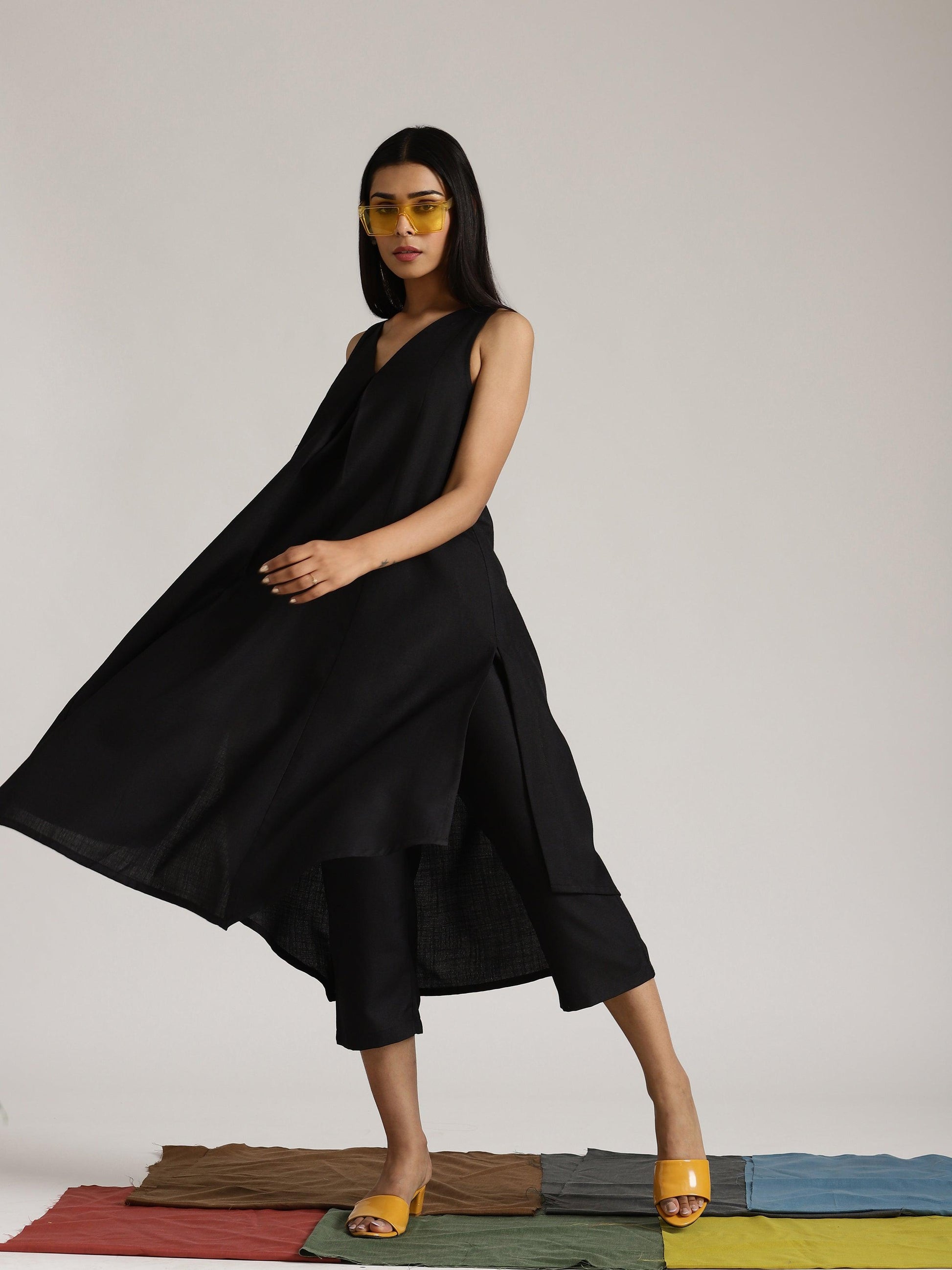 trueBrowns Cotton Linen Black Sleeveless Flared Kurta Pant 