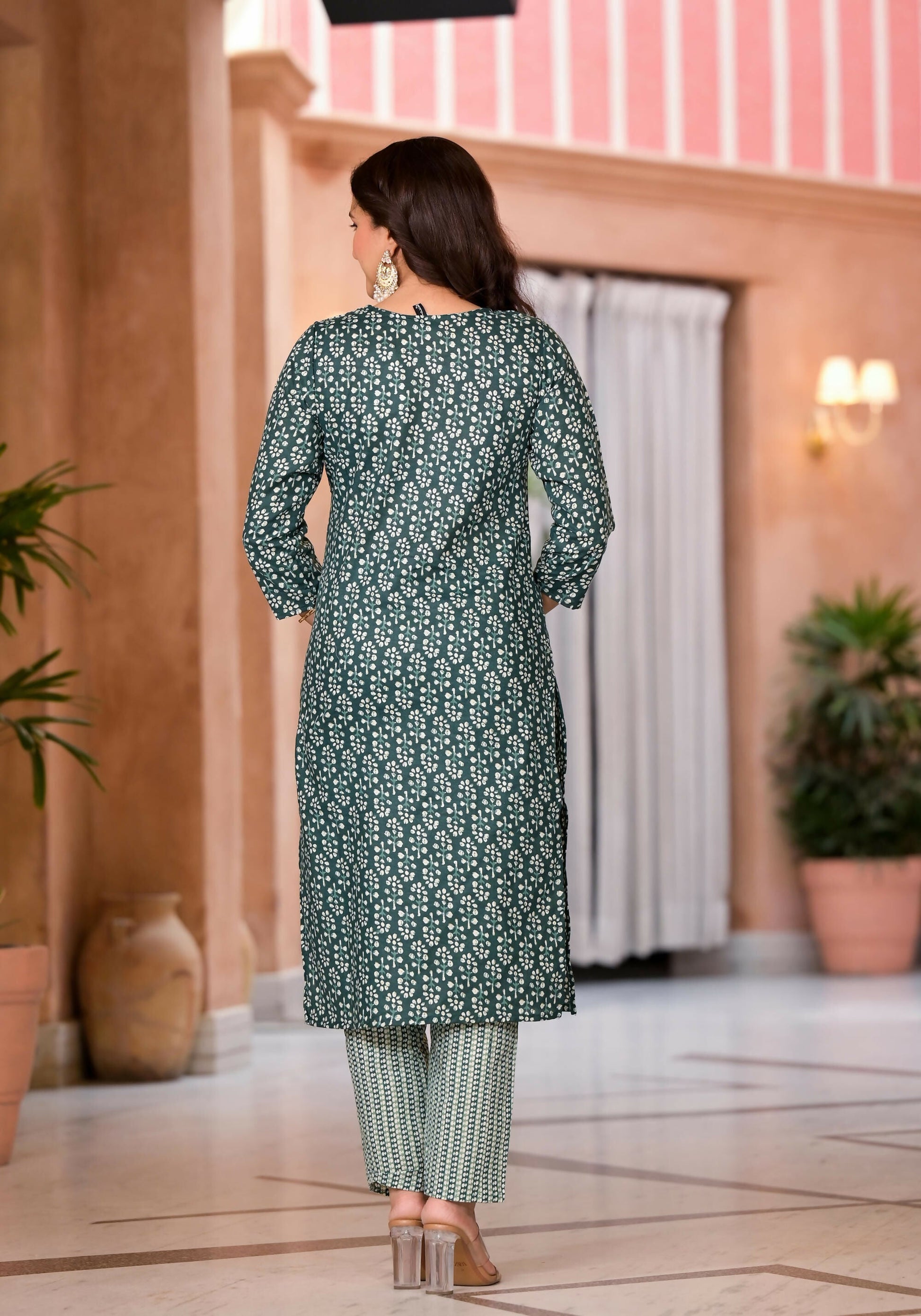 Juniper Women's Green Floral Printed Cotton Kurta Set With Thread & Mirror Work