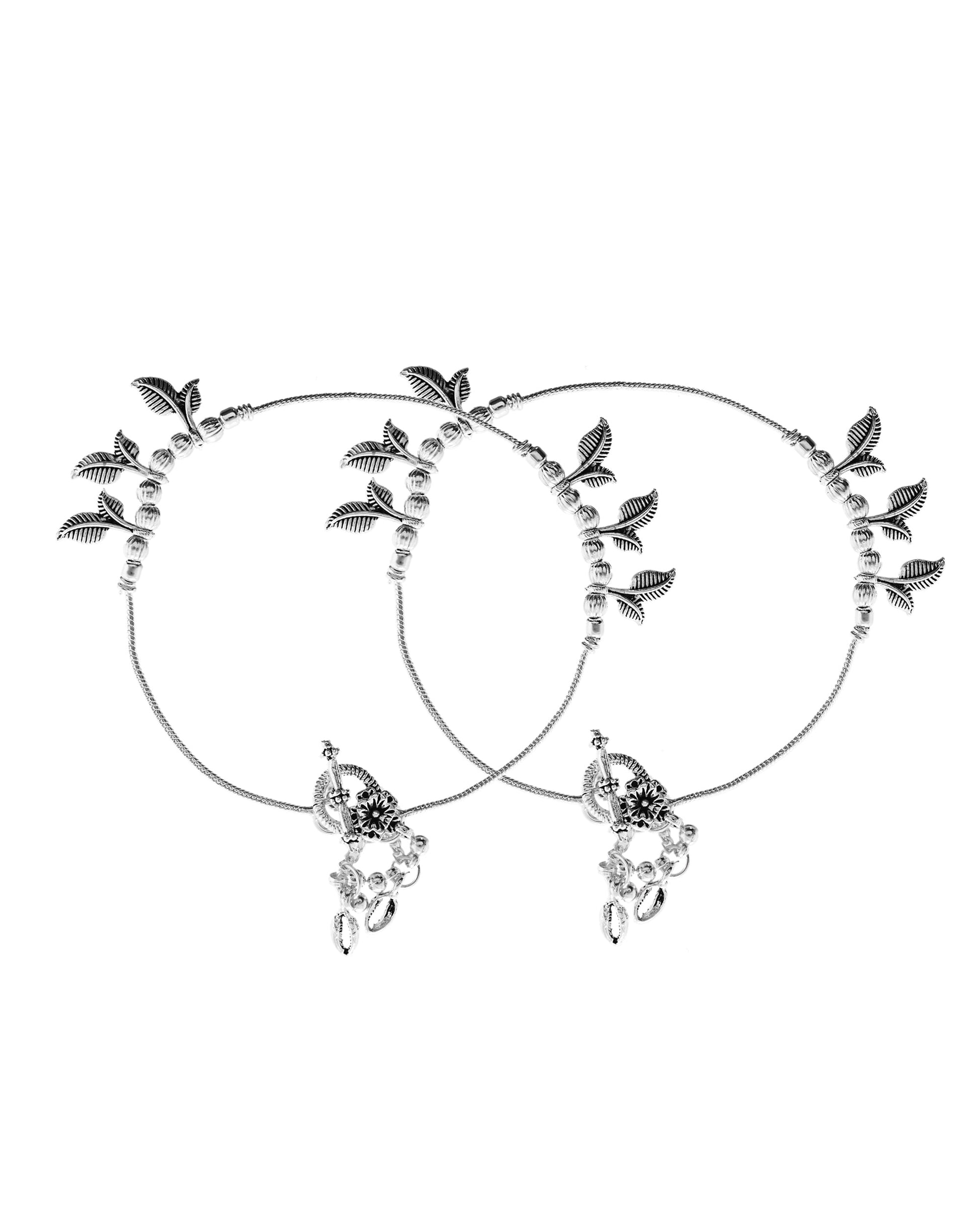 VOJ Set of 2 Silver Toned Leaf Designed Handcrafted Anklet 