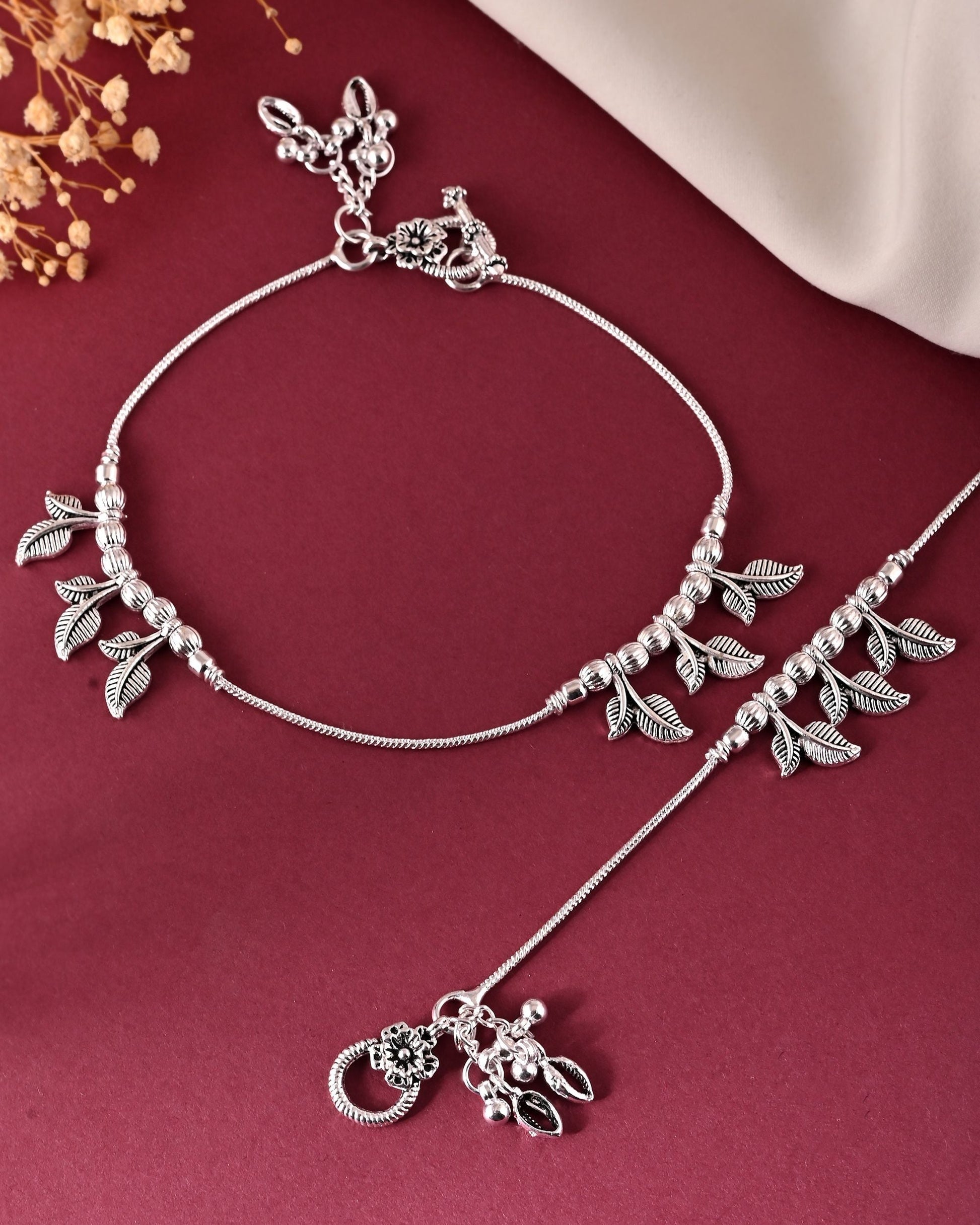 VOJ Set of 2 Silver Toned Leaf Designed Handcrafted Anklet 