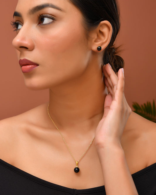VOJ Gold Polished Stainless Steel Black Pearl Studded Chain Set 