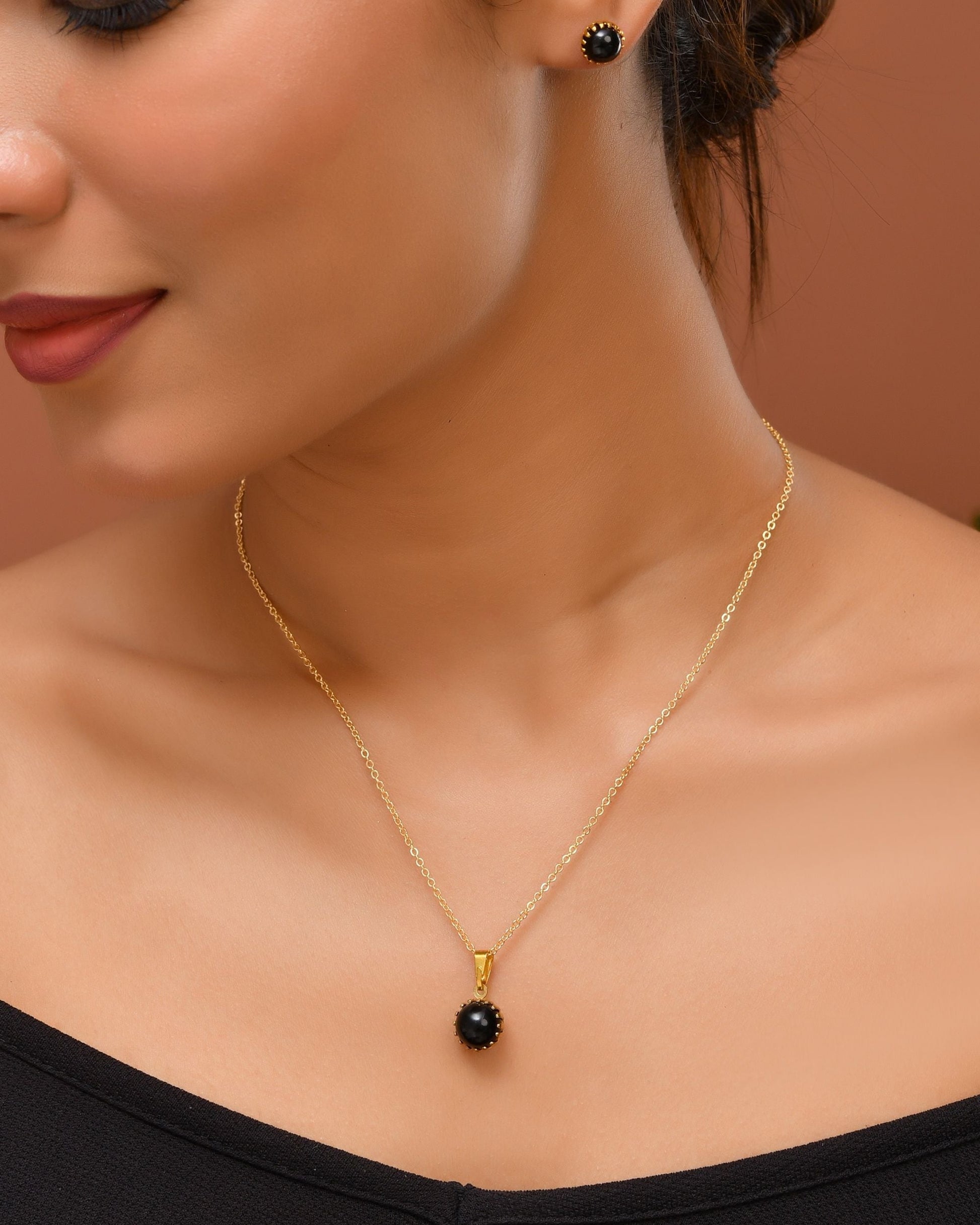 VOJ Gold Polished Stainless Steel Black Pearl Studded Chain Set 